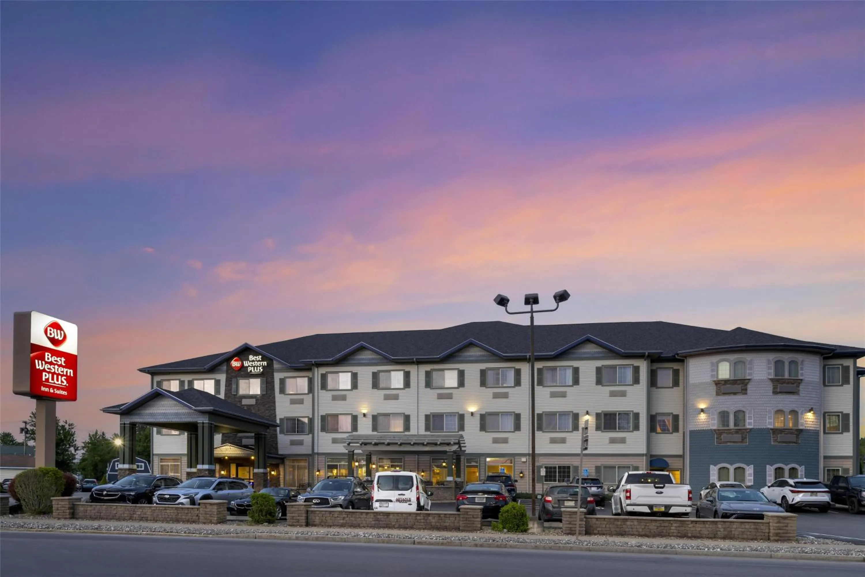 Property building in Best Western PLUS Vineyard Inn and Suites