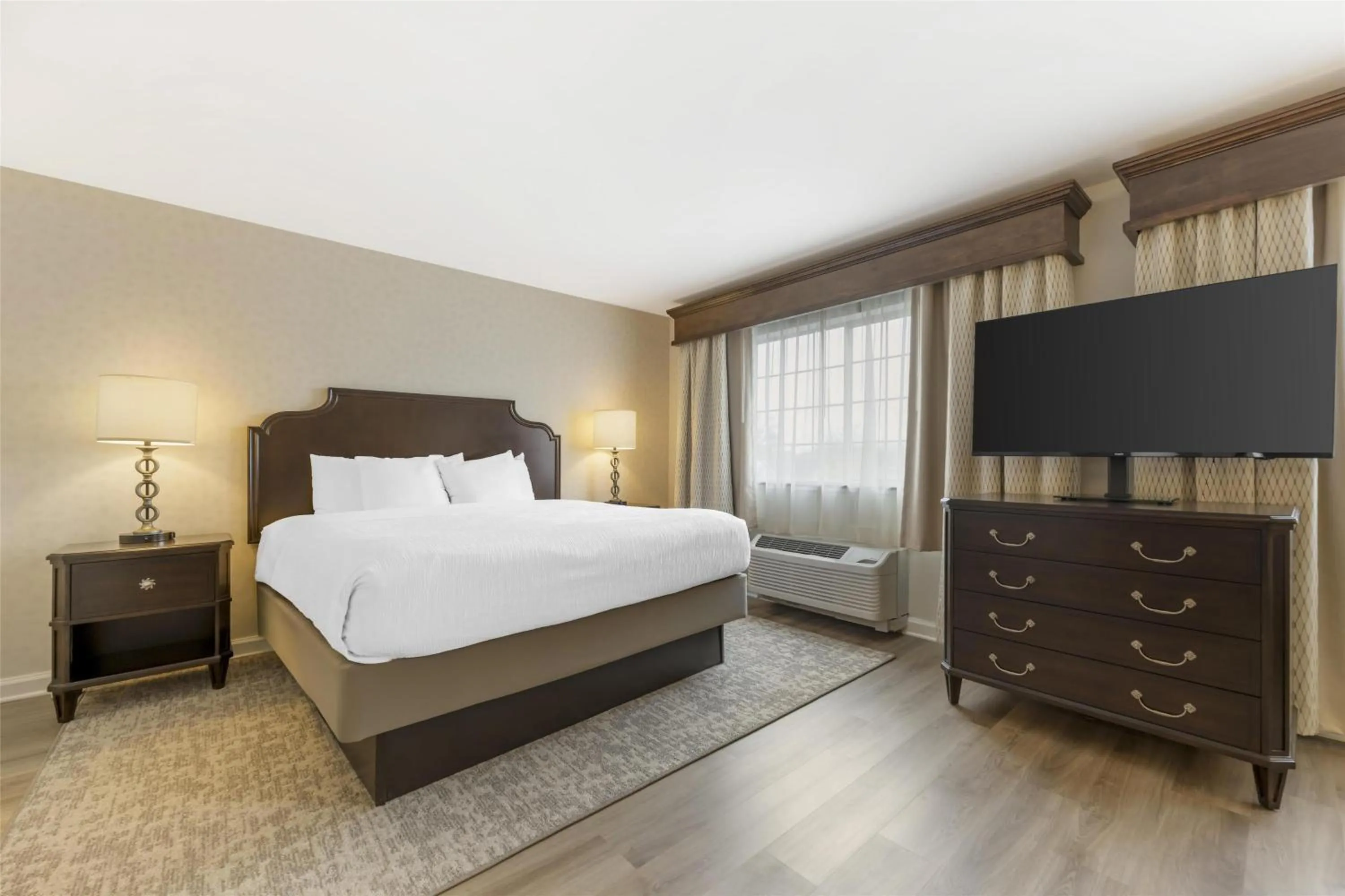 Bedroom, Bed in Best Western PLUS Vineyard Inn and Suites