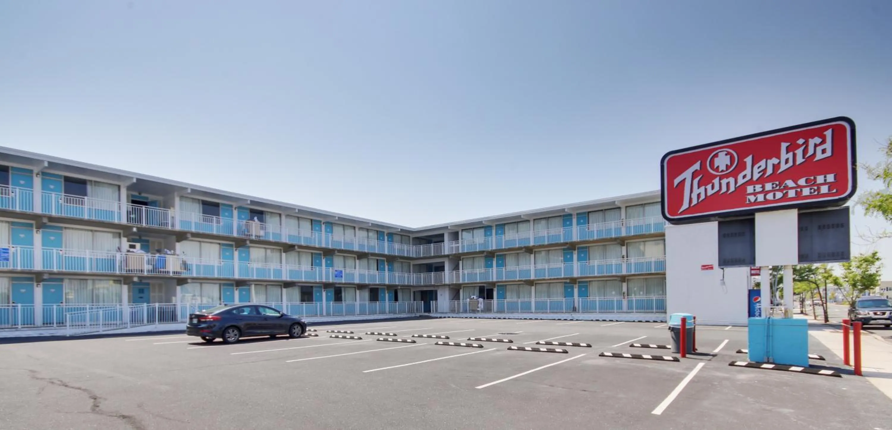 Thunderbird Beach Motel