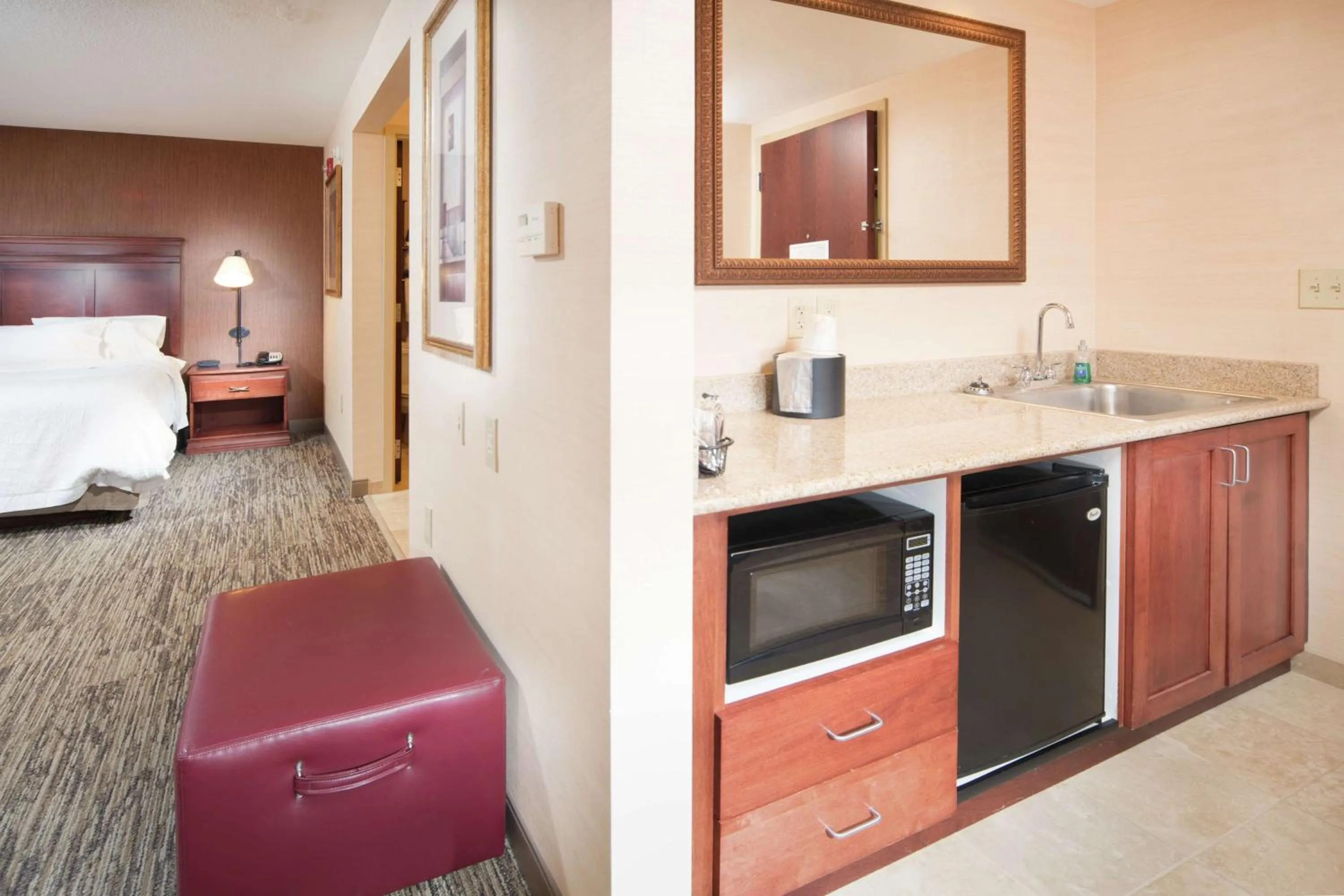 Bedroom, Bed in Hampton Inn & Suites Greensburg