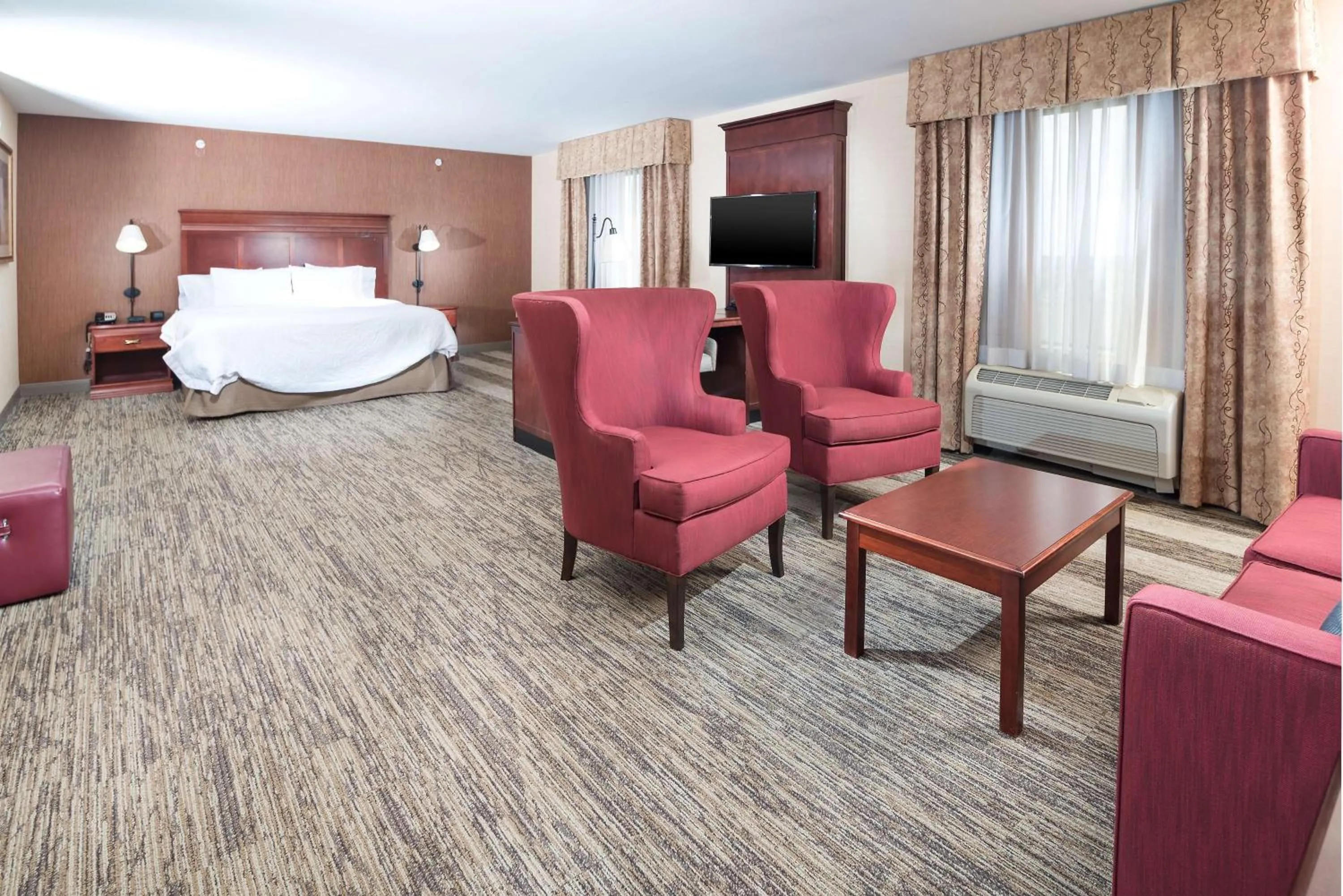Bedroom, Bed in Hampton Inn & Suites Greensburg