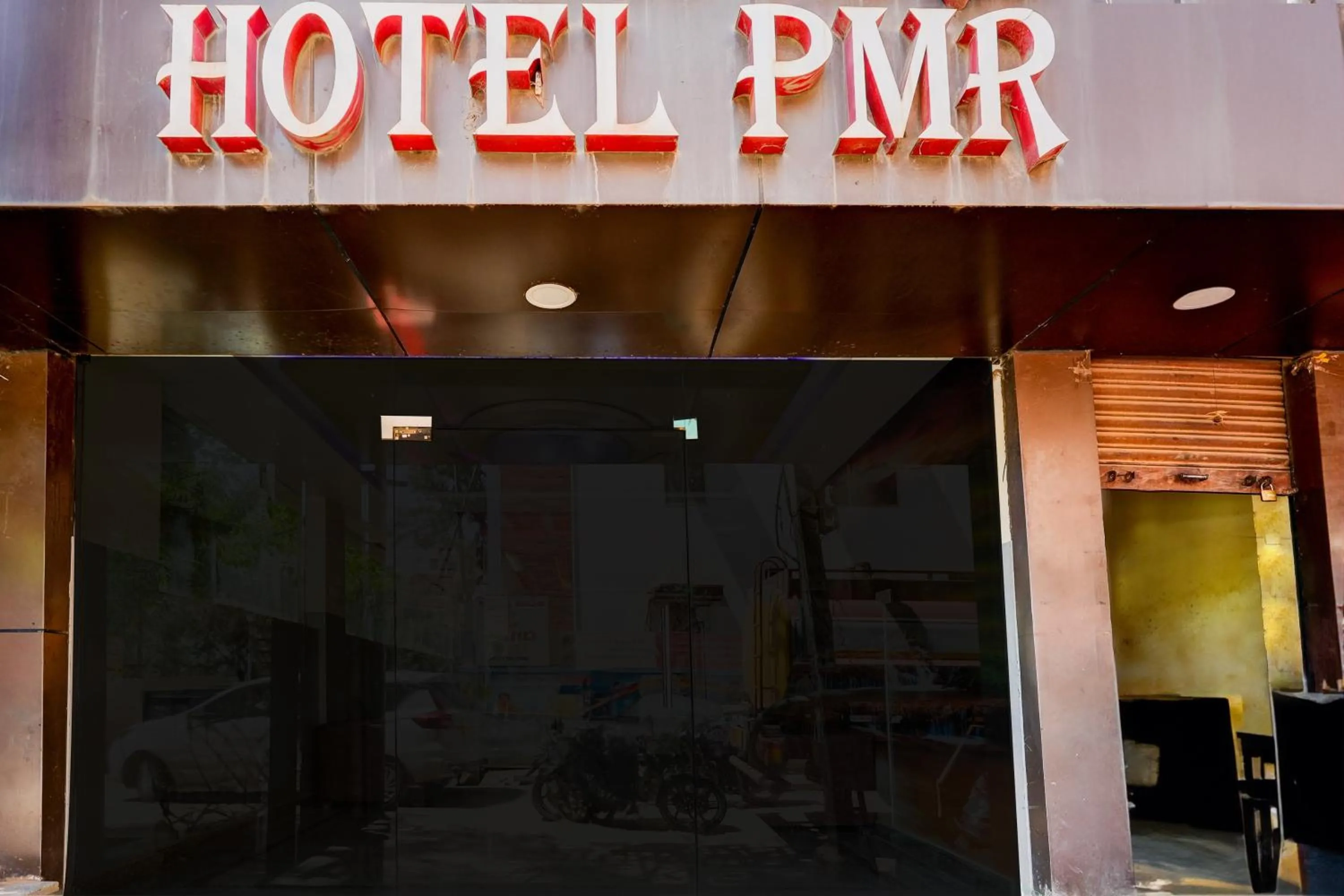 Facade/entrance in Hotel O PMR Hotel