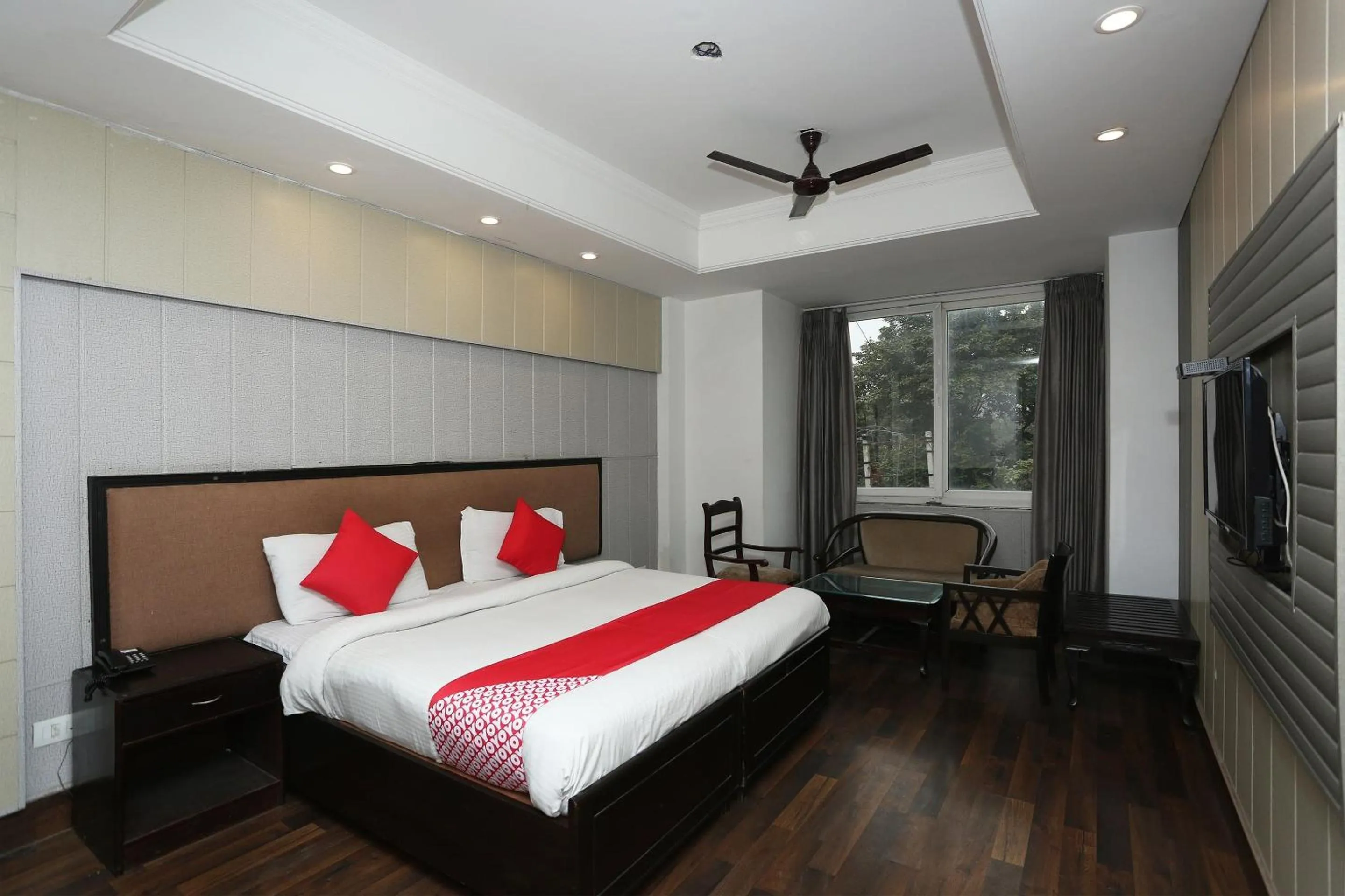 Bathroom, Bed in Super Hotel O The Avenue Residency