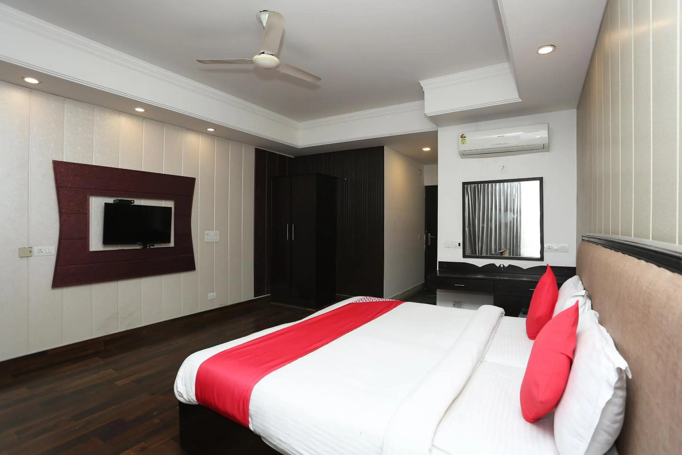 Bedroom, Bed in Super Hotel O The Avenue Residency