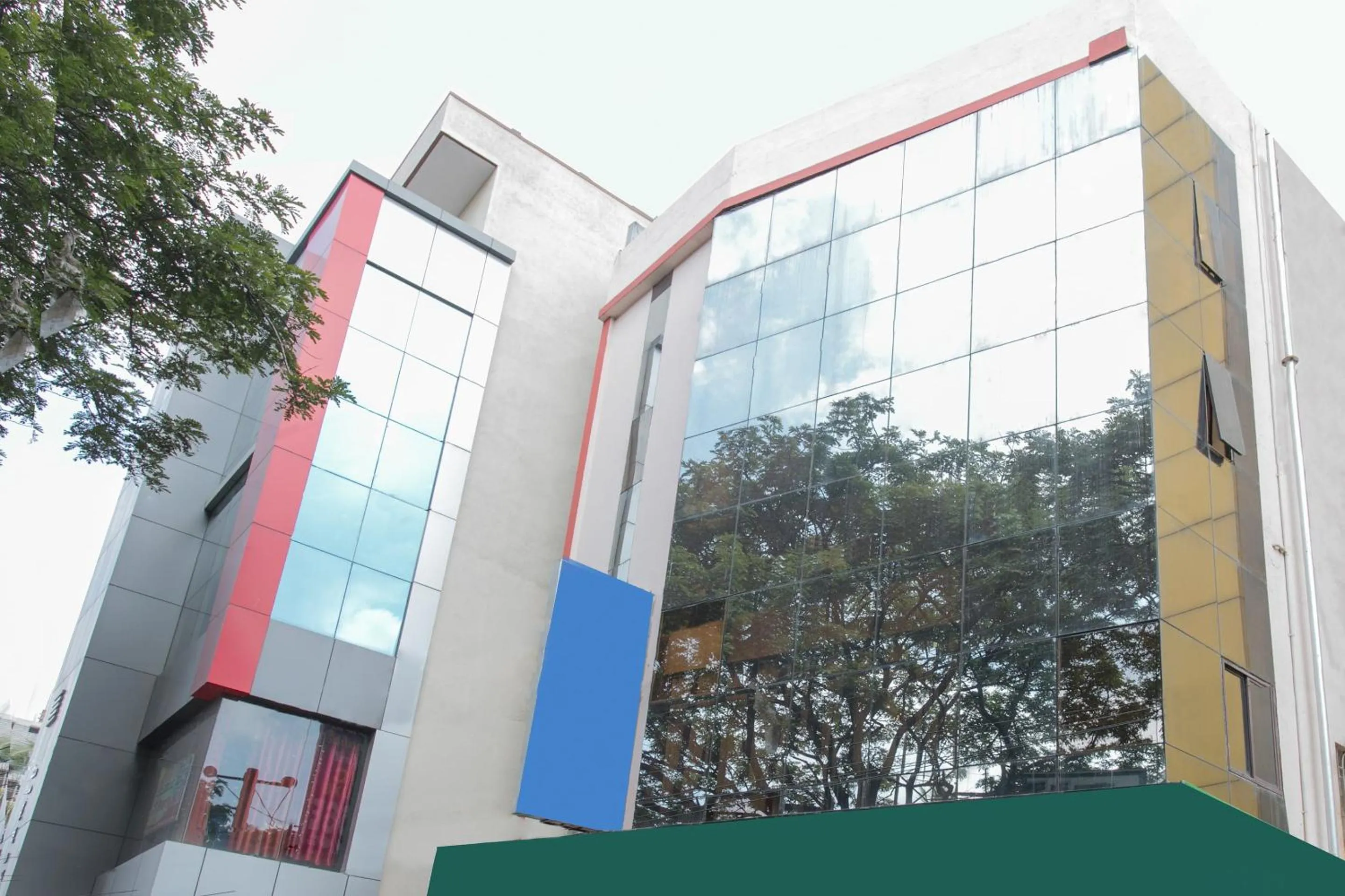 Facade/entrance in Hotel O Rajmahal Boarding & Lodging