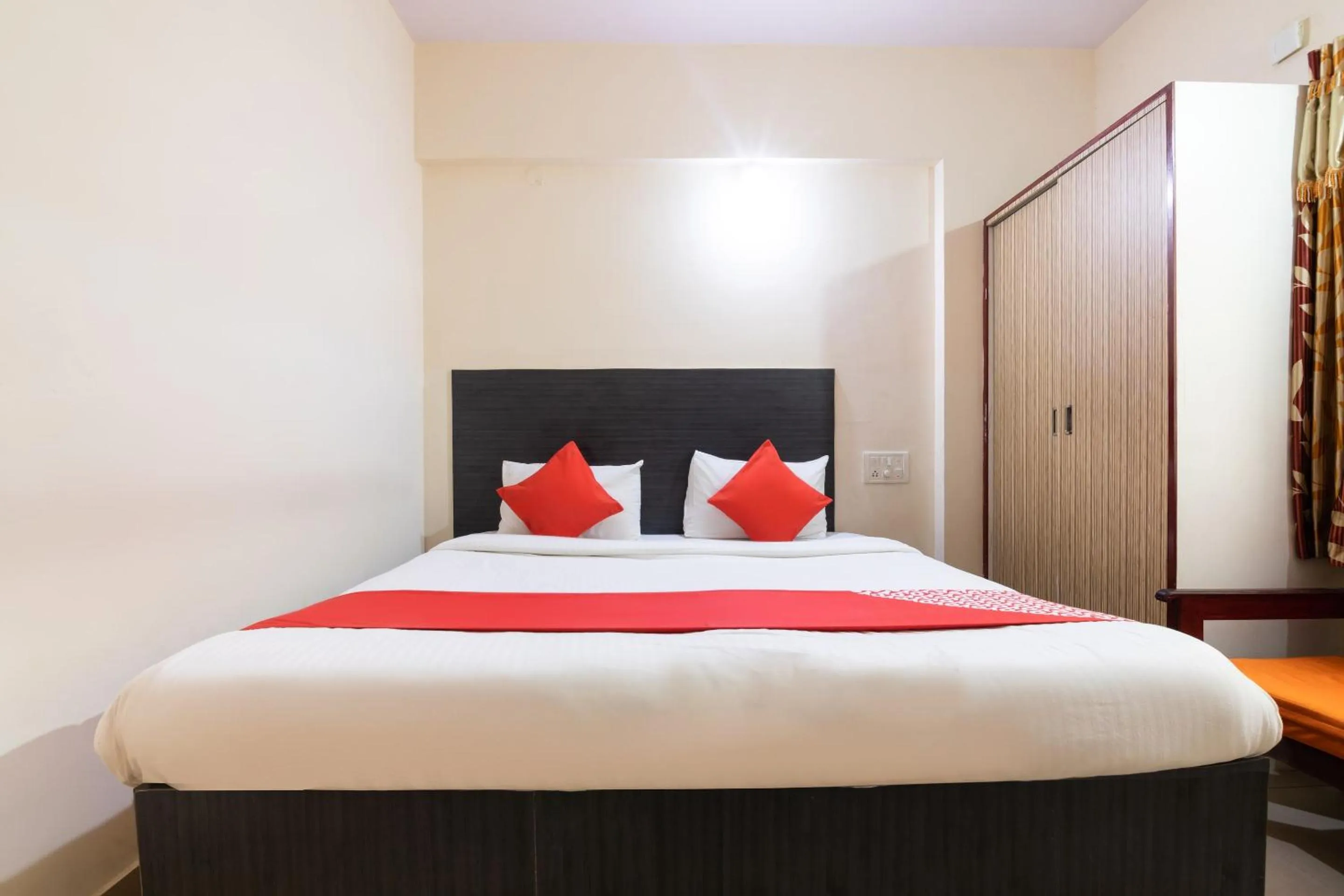 Bedroom in Hotel O Rajmahal Boarding & Lodging