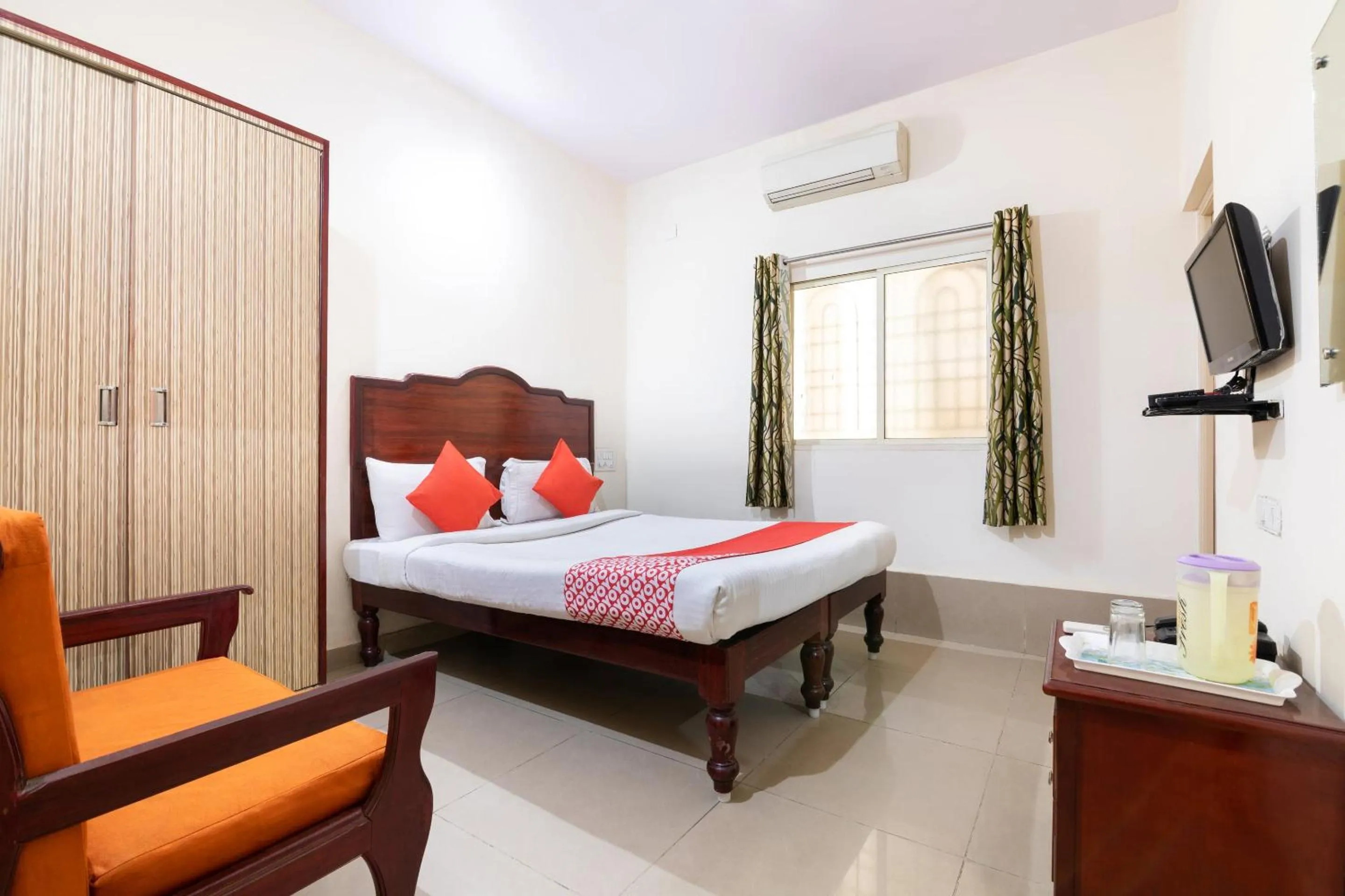 Bedroom in Hotel O Rajmahal Boarding & Lodging