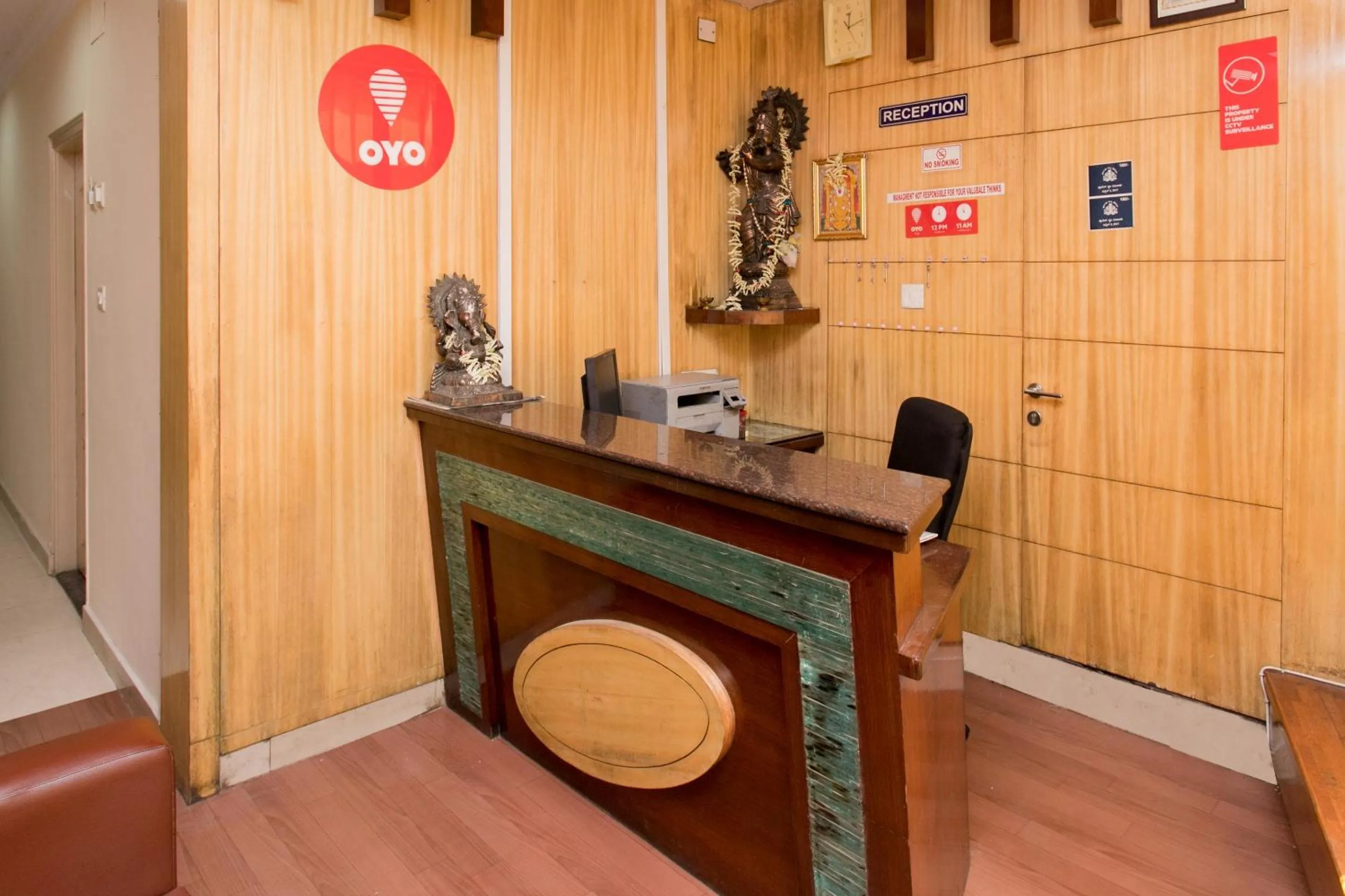 Lobby or reception in Hotel O Rajmahal Boarding & Lodging