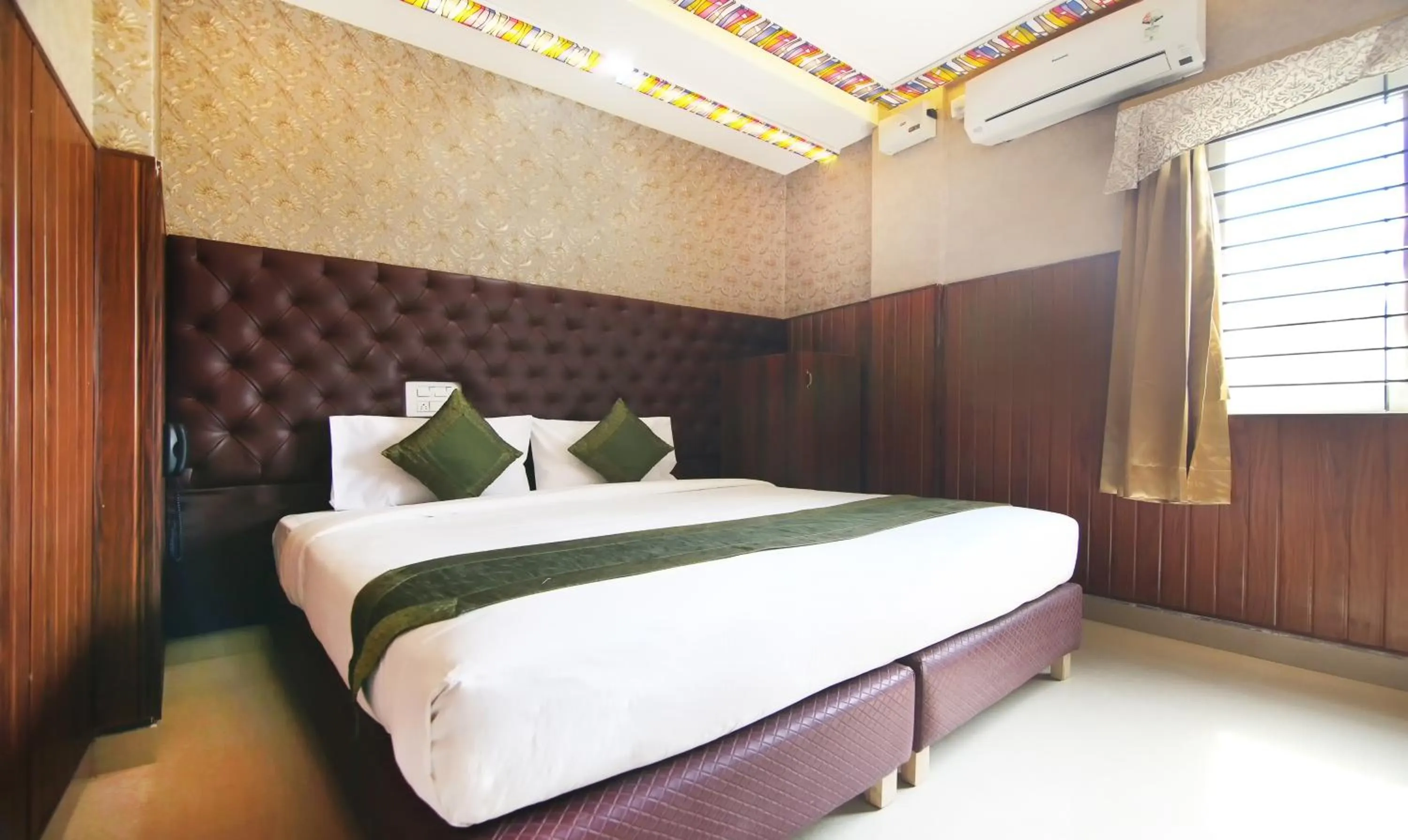 Bedroom, Bed in Hotel Dvaraka Inn