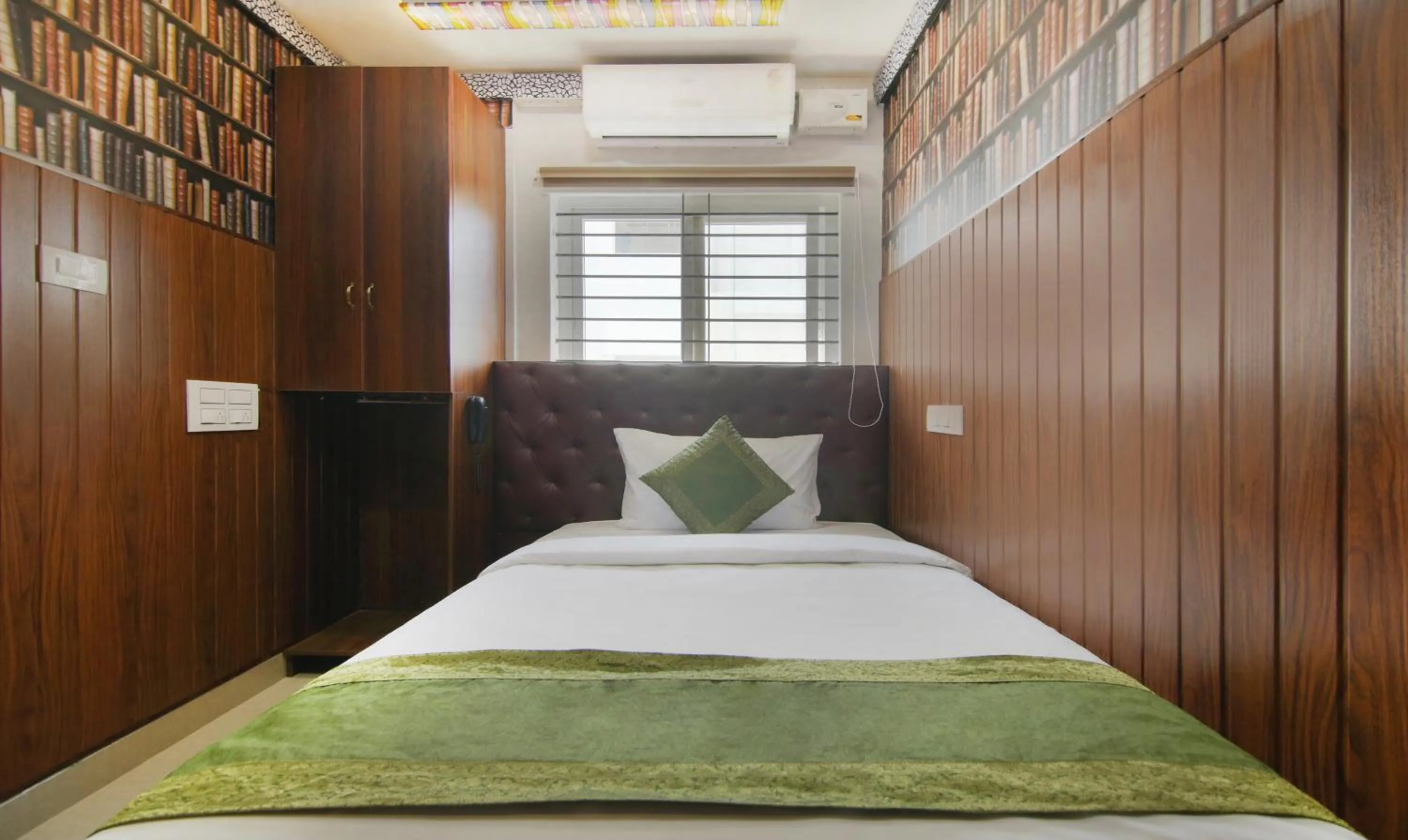 Bedroom, Bed in Hotel Dvaraka Inn