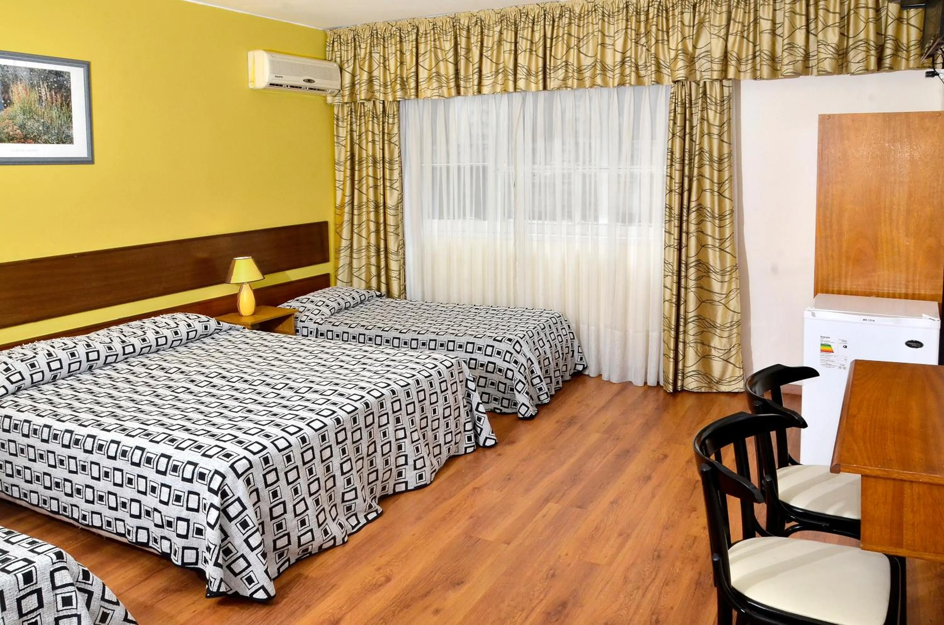 Photo of the whole room, Bed in Hotel Hispano