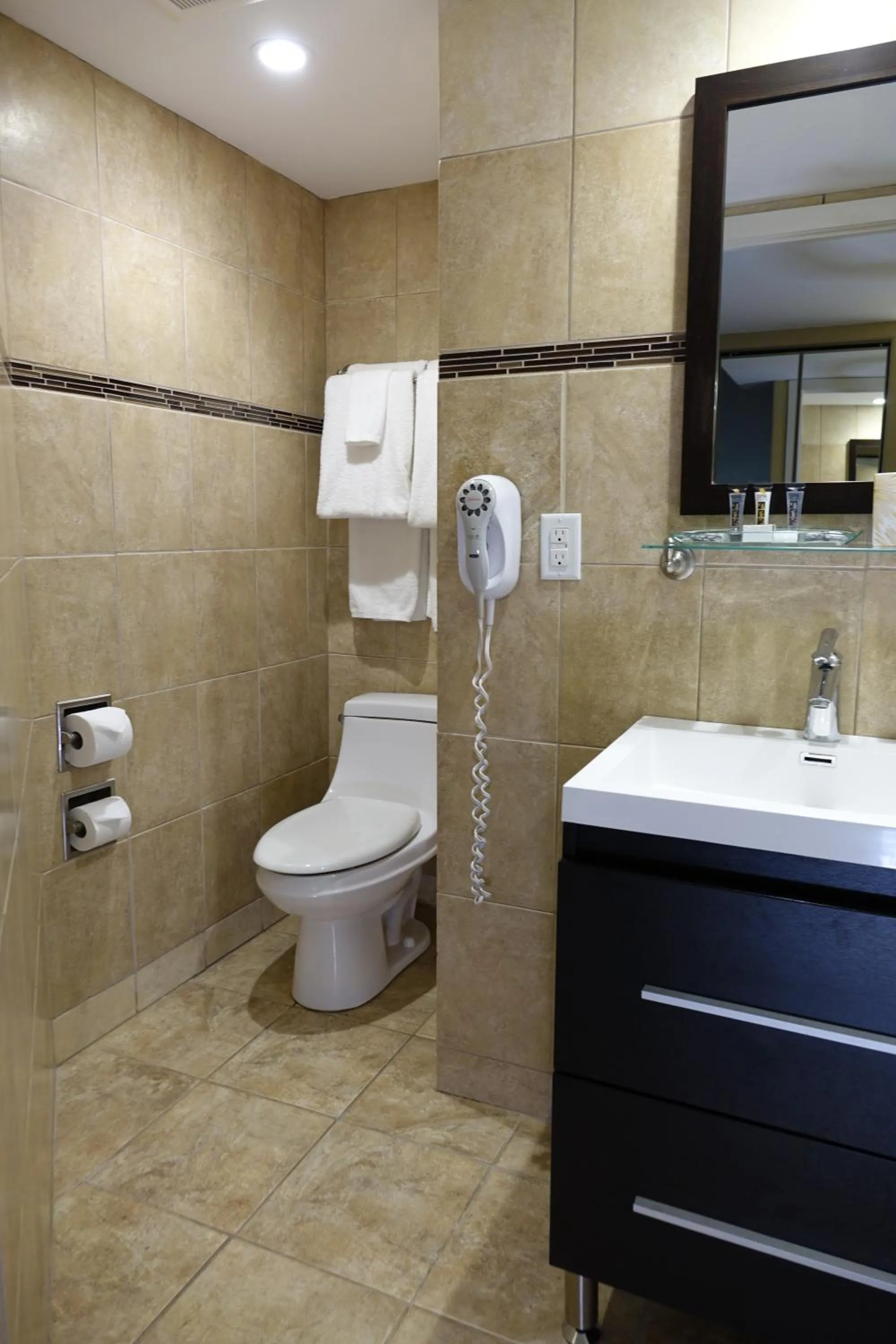 Bathroom in Chateau Louis Hotel & Conference Centre