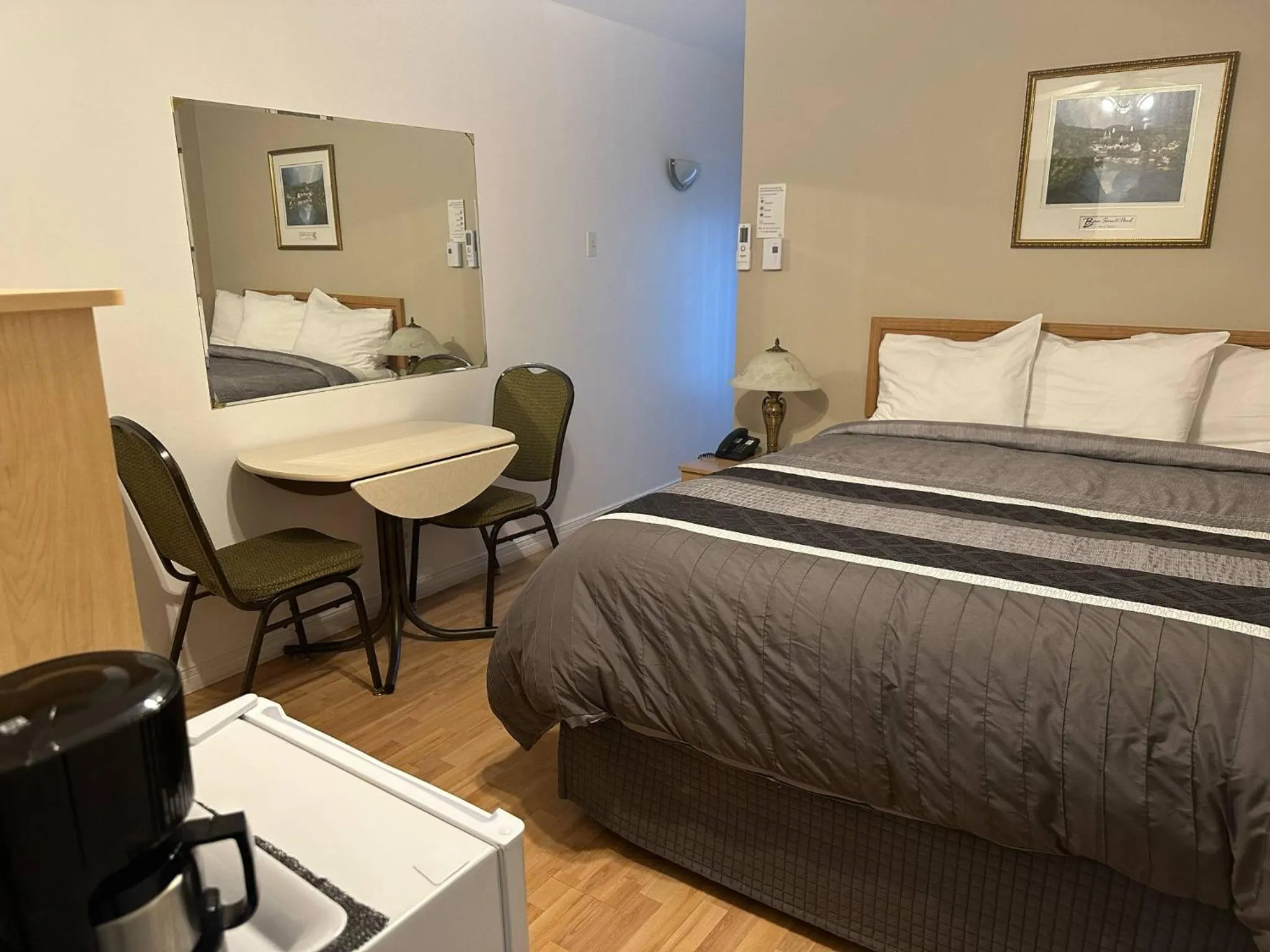 Bed in Motel Des Cascades