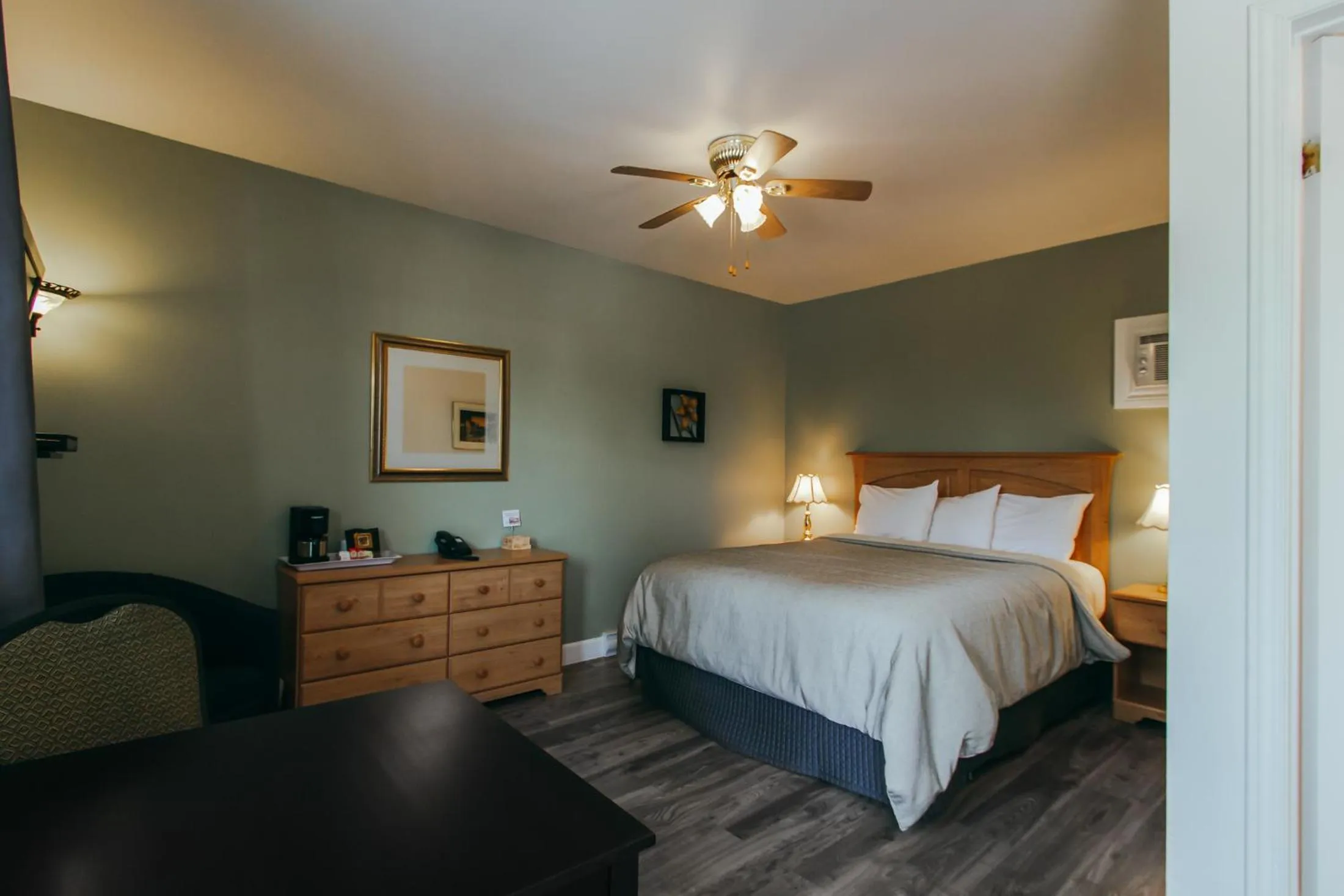 Bed in Motel Des Cascades