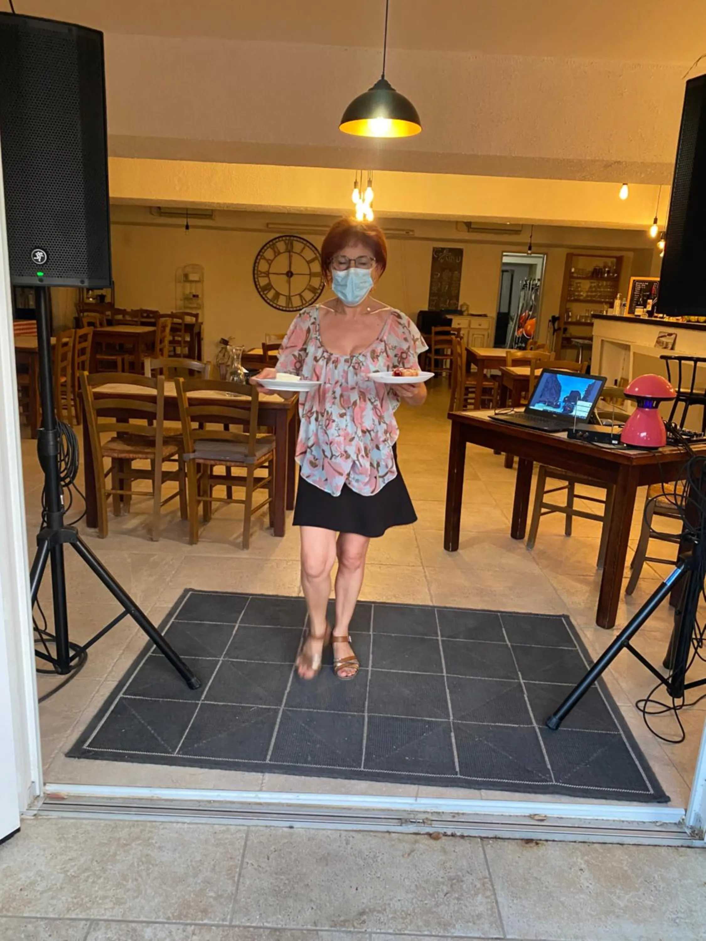 Restaurant/places to eat in Hotel Carina