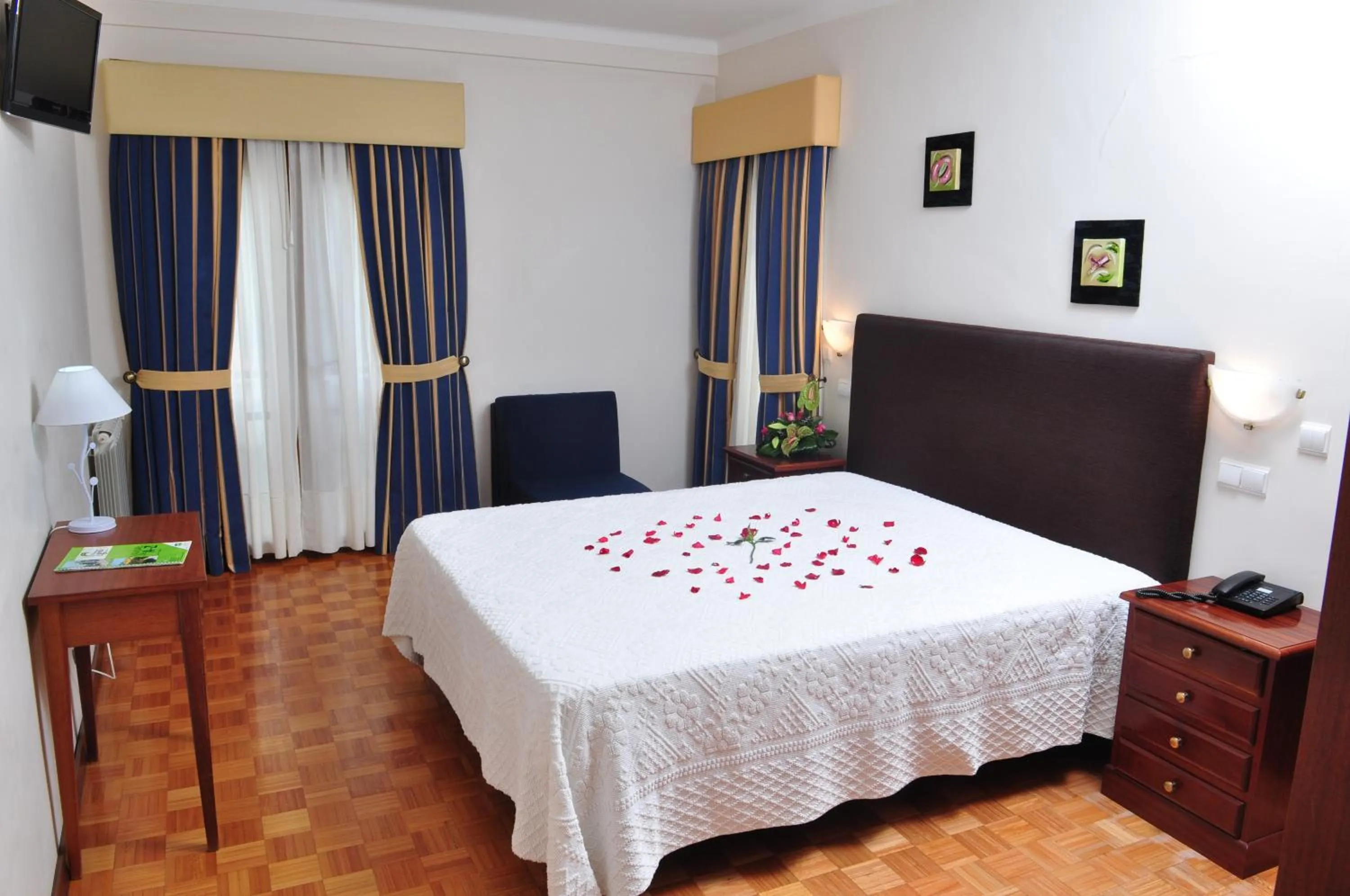 Photo of the whole room, Bed in Moderna do Geres Hotel