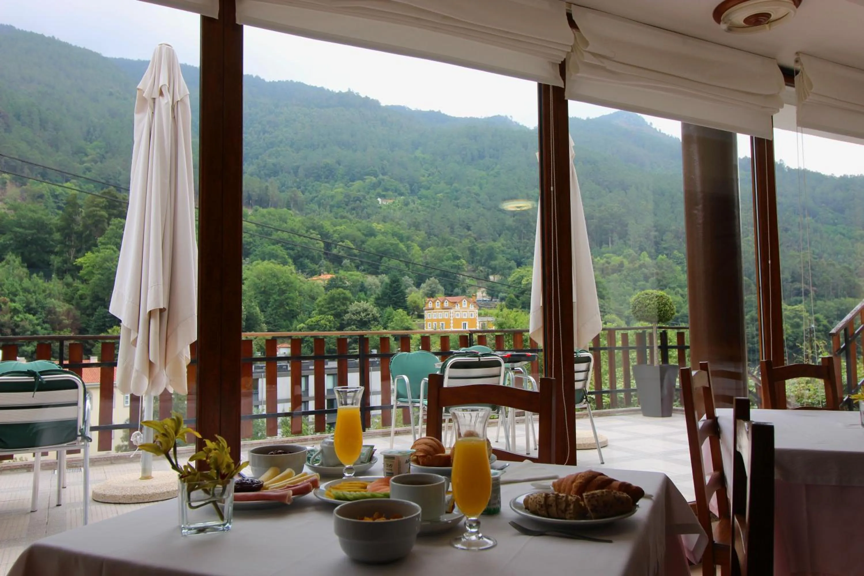 Breakfast in Moderna do Geres Hotel