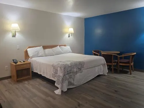 Economy Inn & Suites