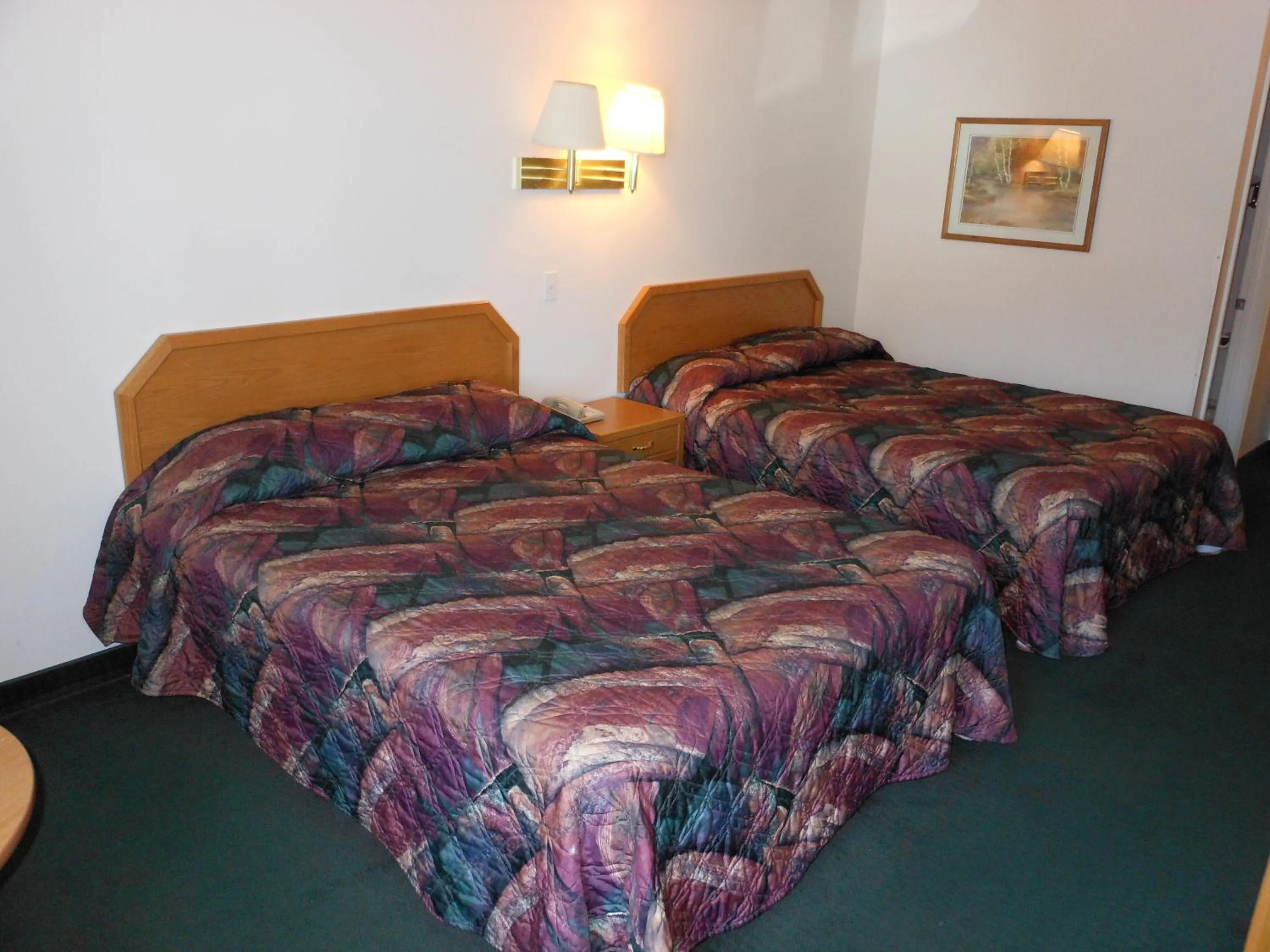 Bathroom, Bed in Economy Inn & Suites