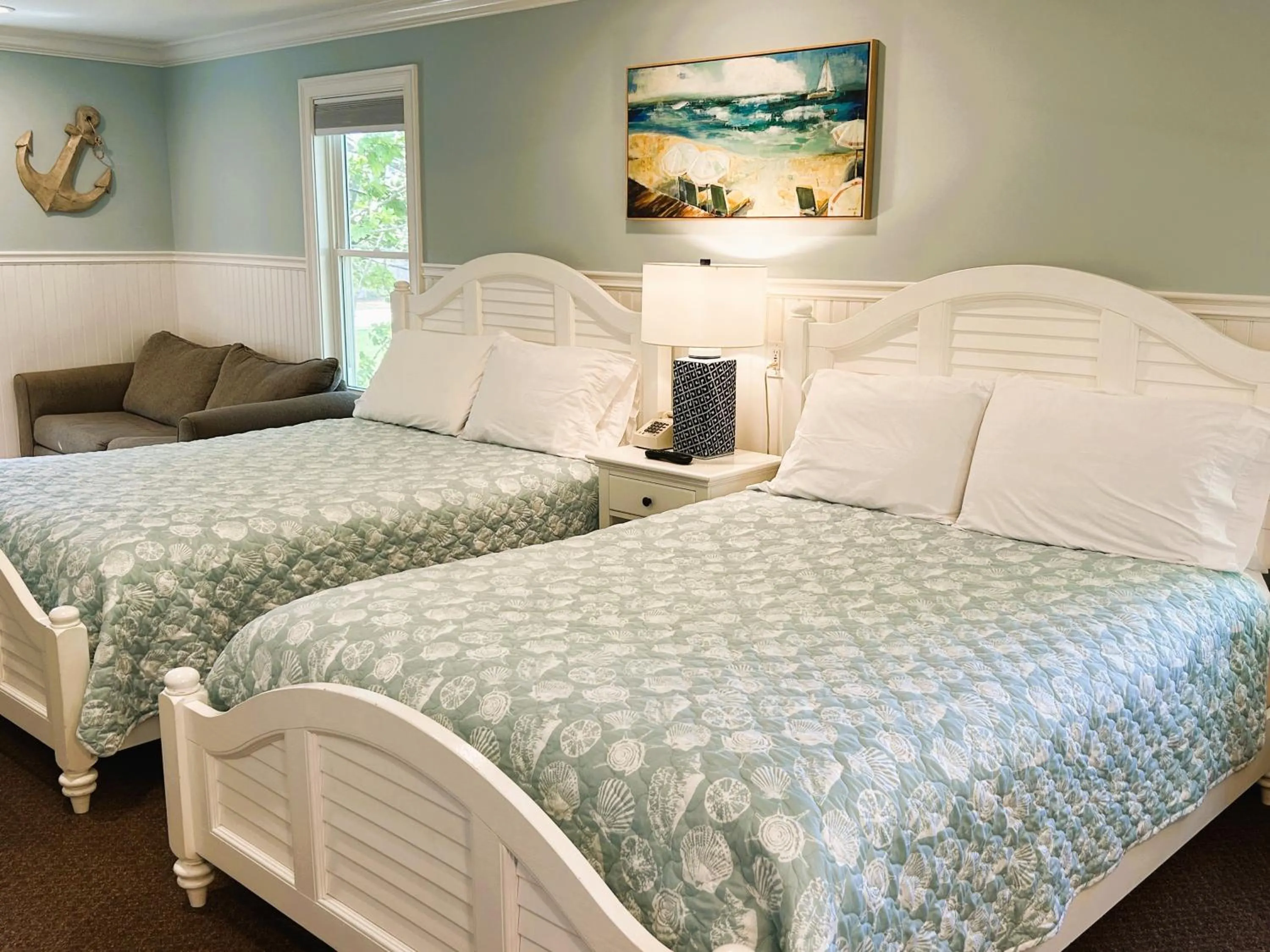 Photo of the whole room, Bed in Falmouth Heights Motor Lodge