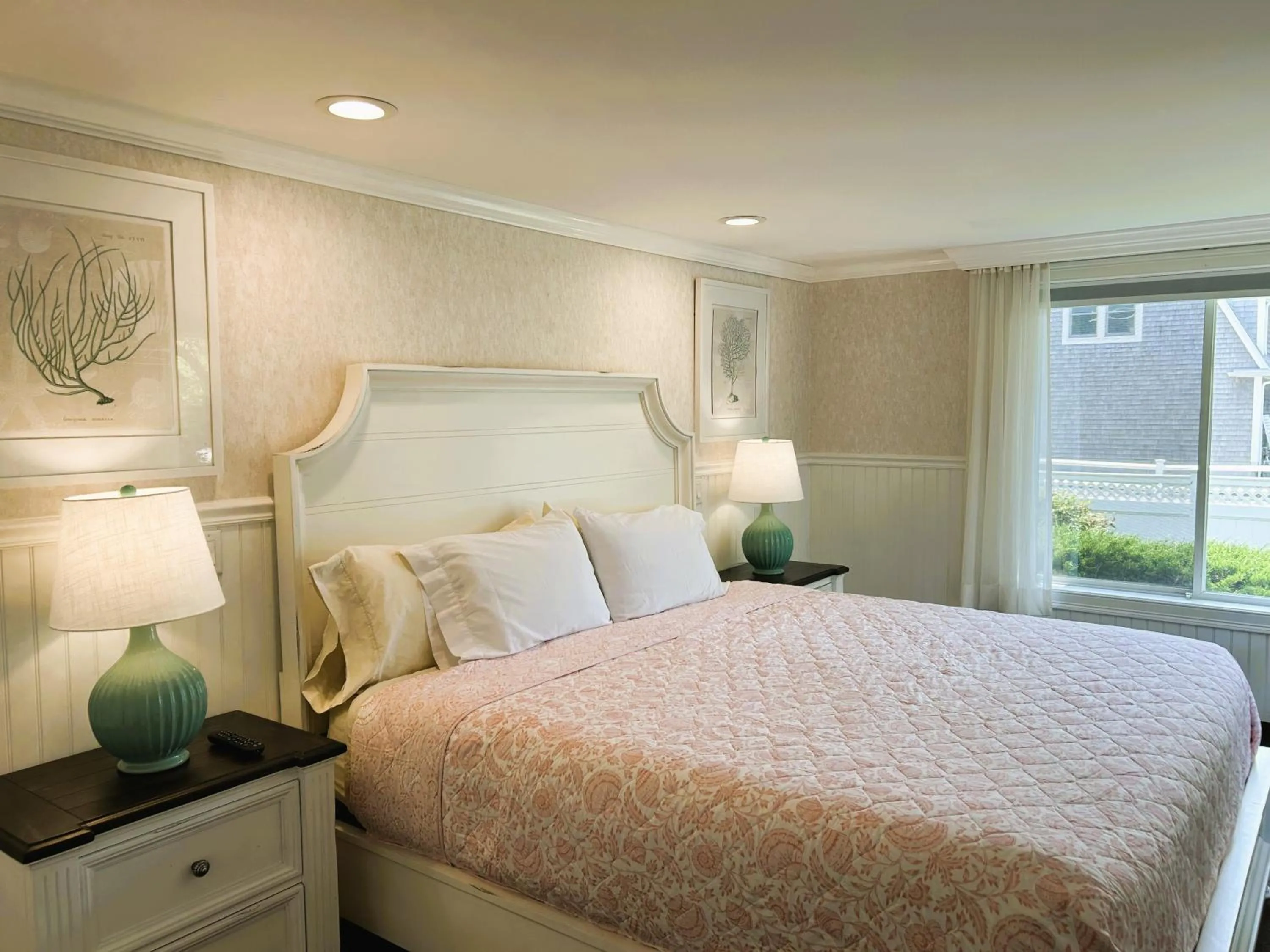 Bedroom, Bed in Falmouth Heights Motor Lodge