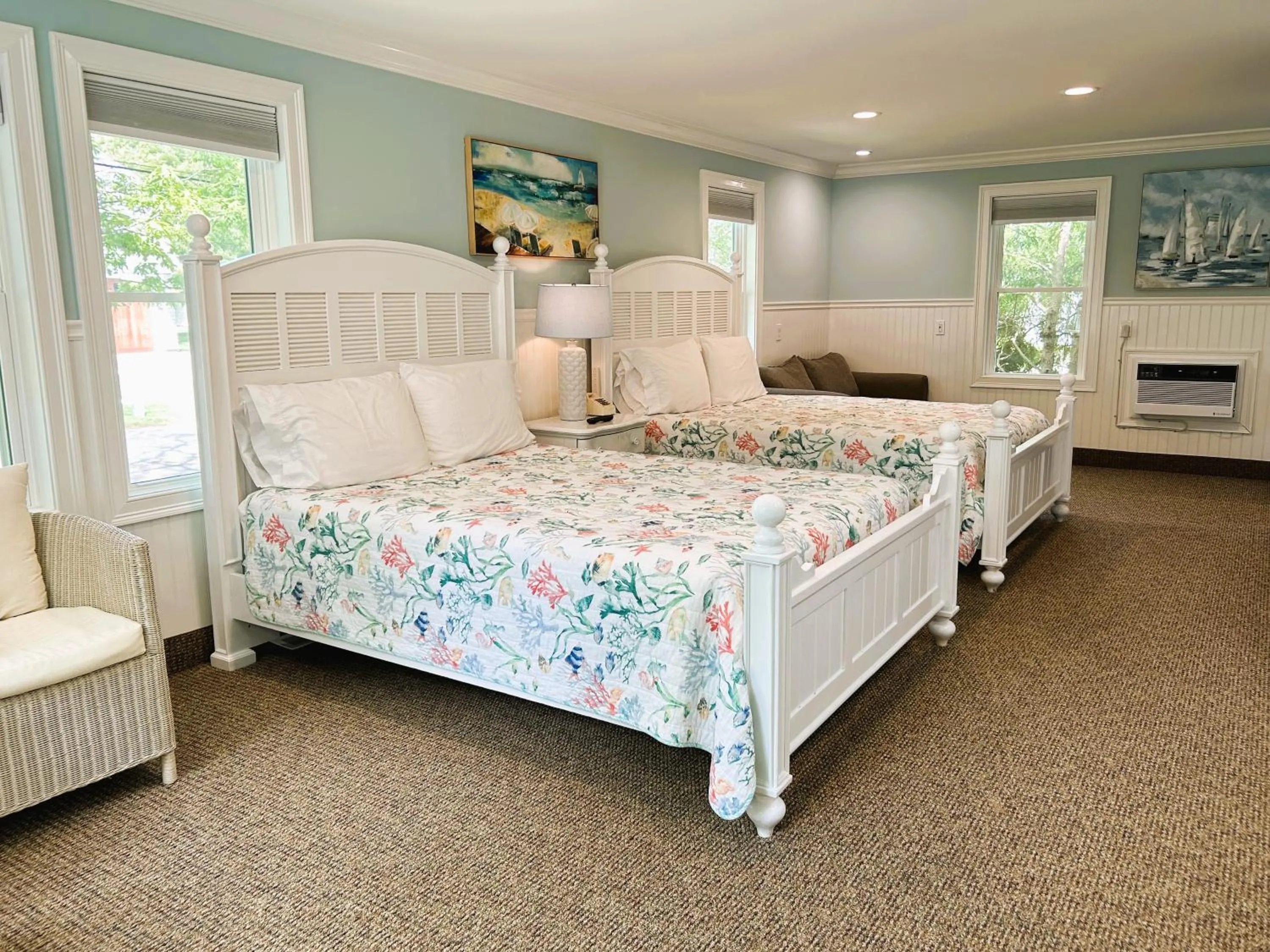Photo of the whole room, Bed in Falmouth Heights Motor Lodge