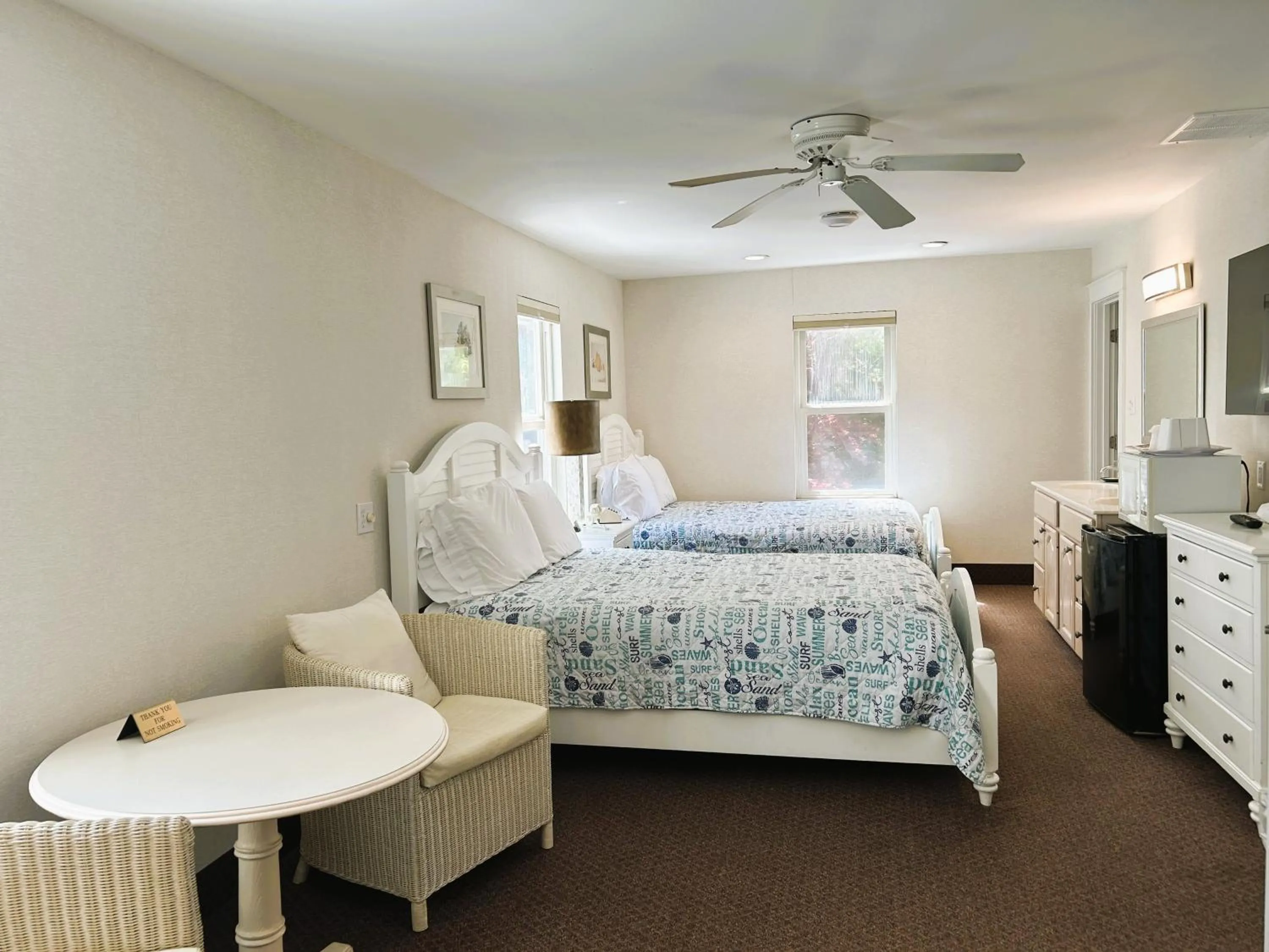 Photo of the whole room, Bed in Falmouth Heights Motor Lodge