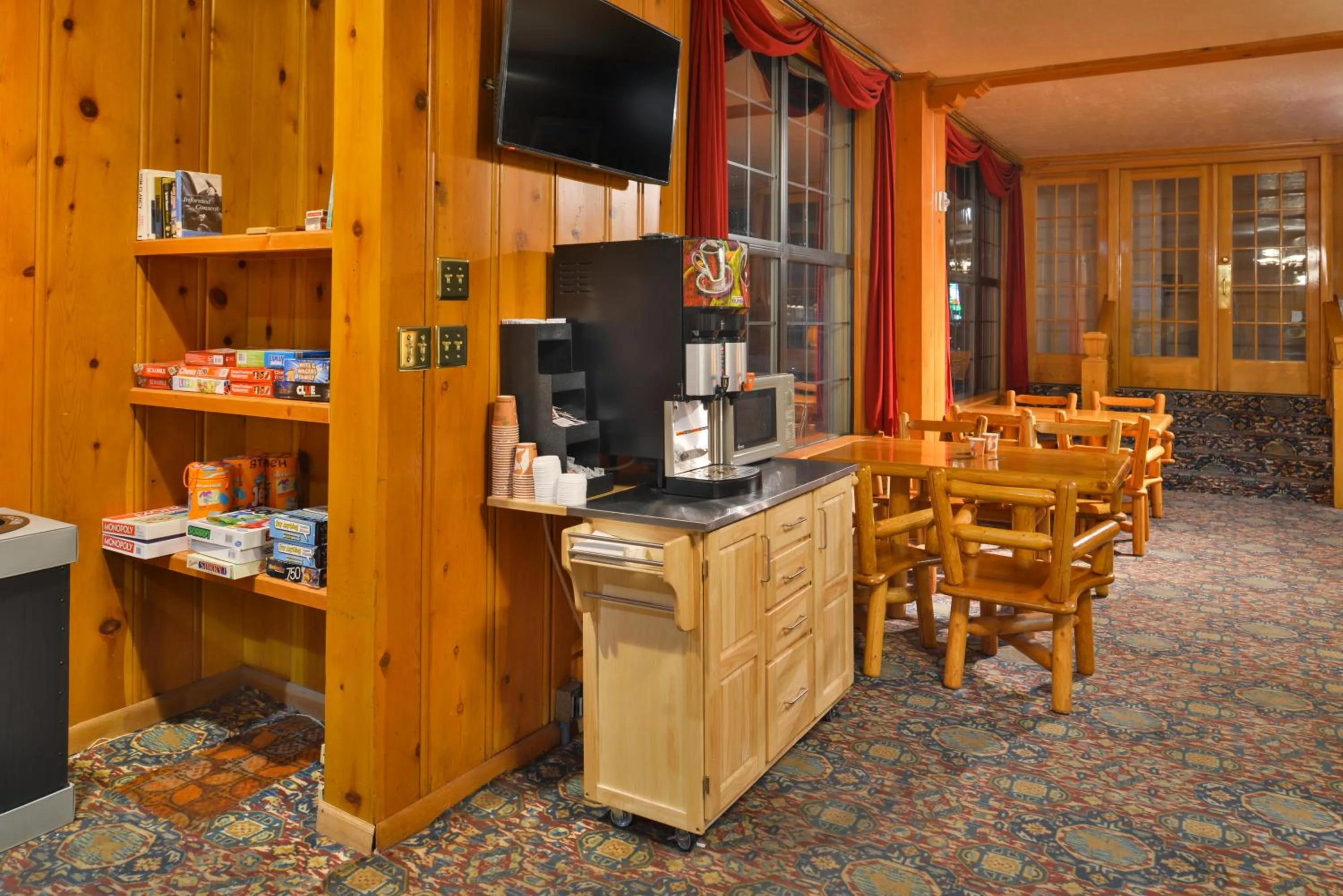 Communal lounge/ TV room in Stage Coach Inn