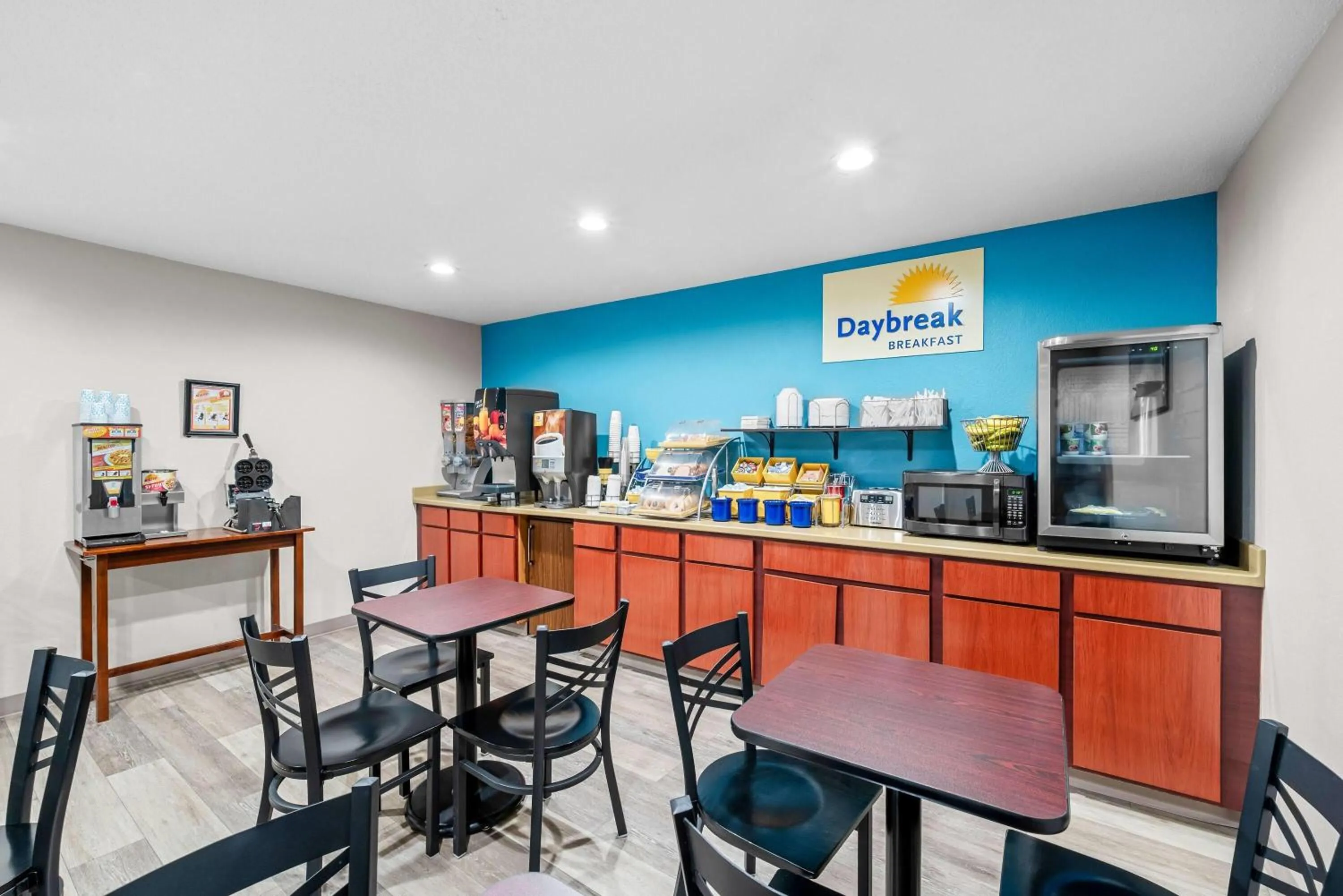 Restaurant/places to eat in Days Inn by Wyndham Brunswick Bath Area