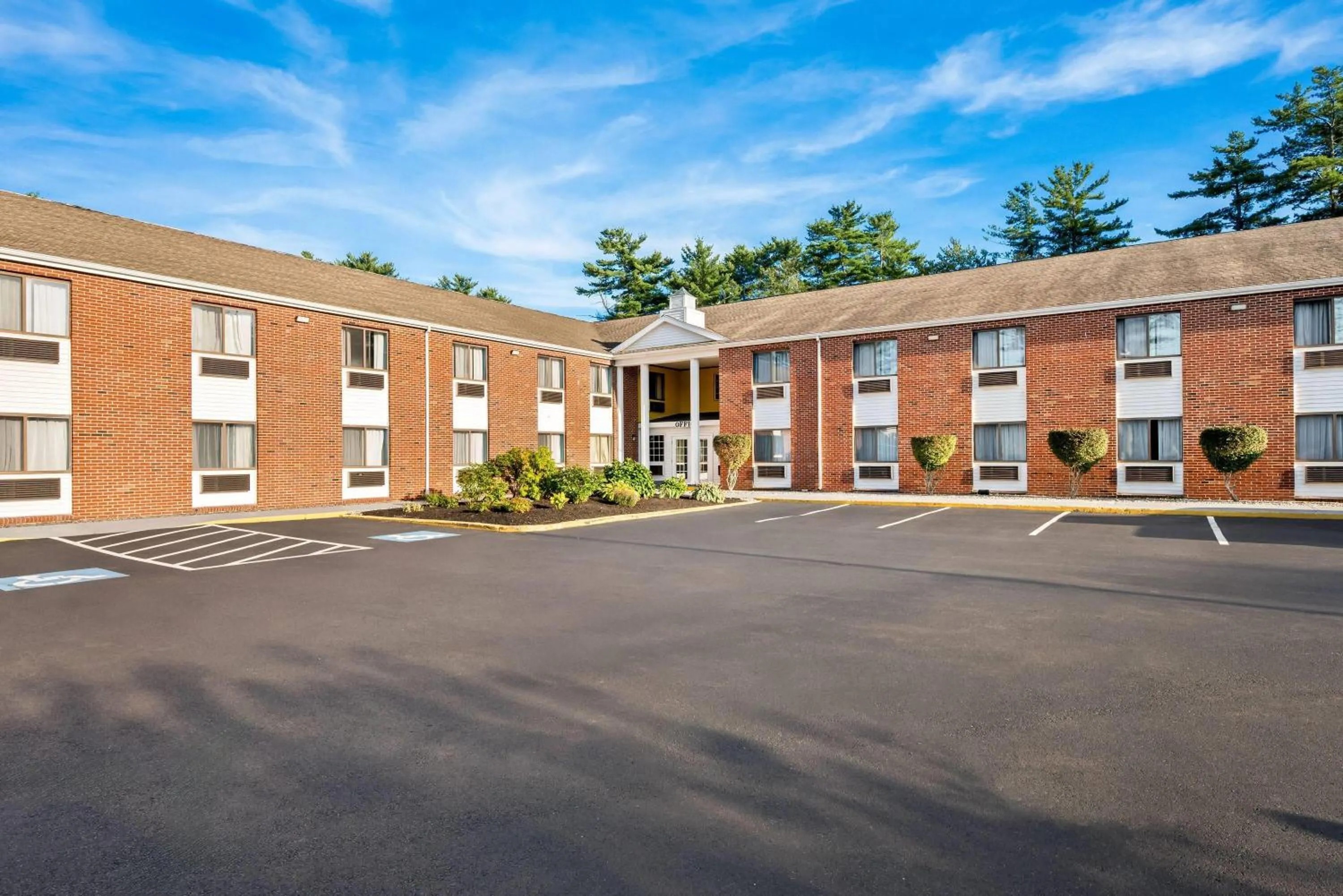 Property building in Days Inn by Wyndham Brunswick Bath Area