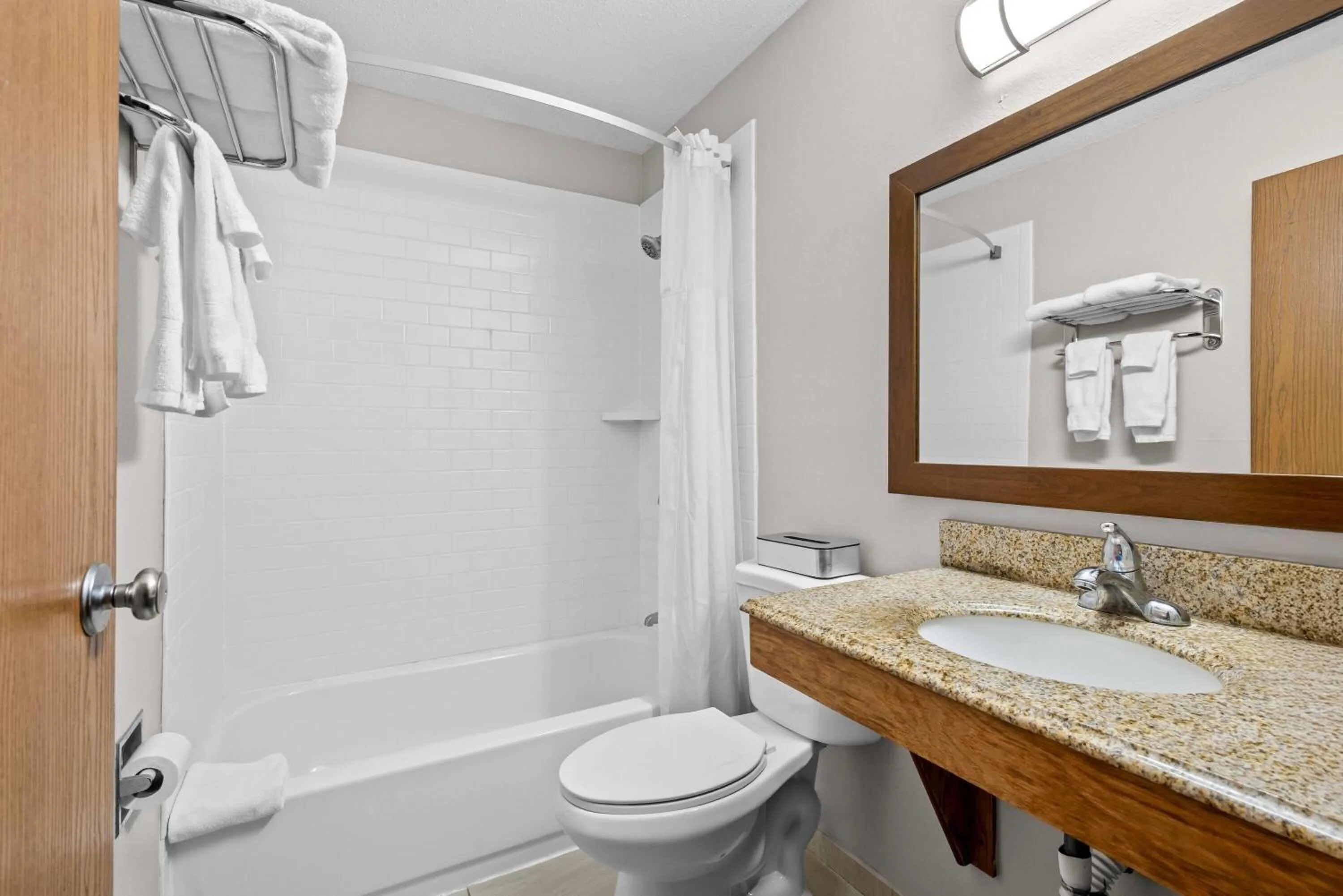 Bathroom in Days Inn by Wyndham Brunswick Bath Area