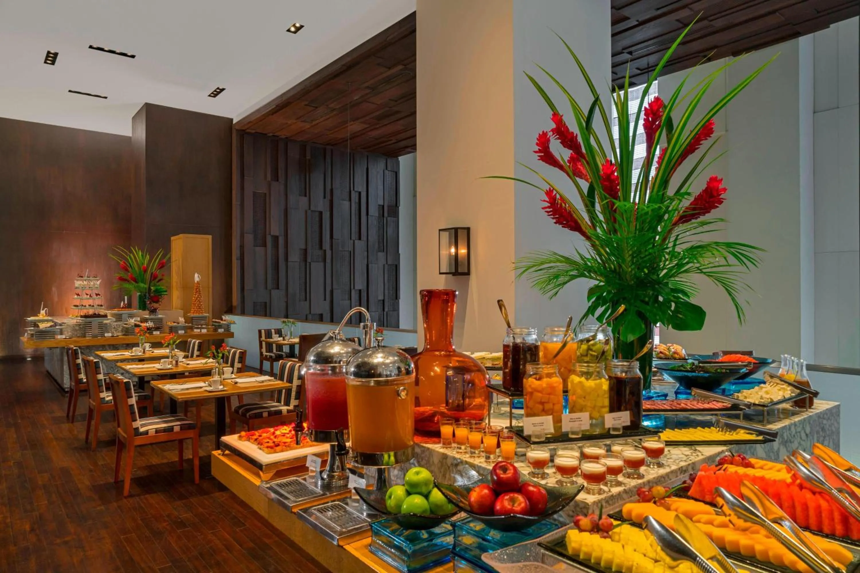 Restaurant/places to eat in The Westin Lima Hotel & Convention Center