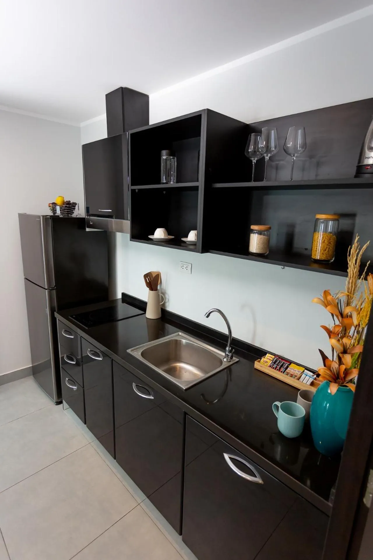 Kitchen or kitchenette in NOON Village Tower 1