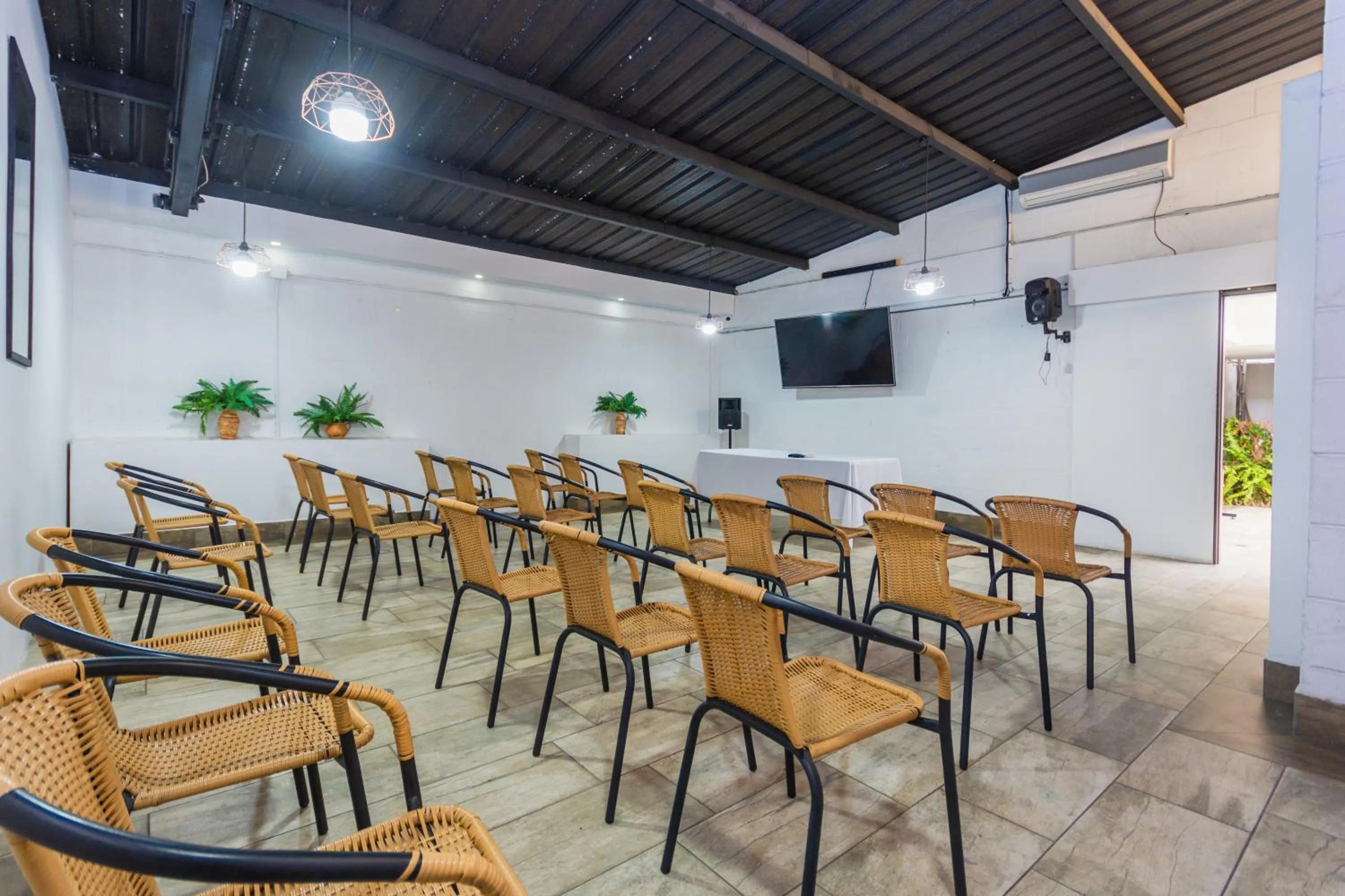 Communal lounge/ TV room in Hotel Perlatto