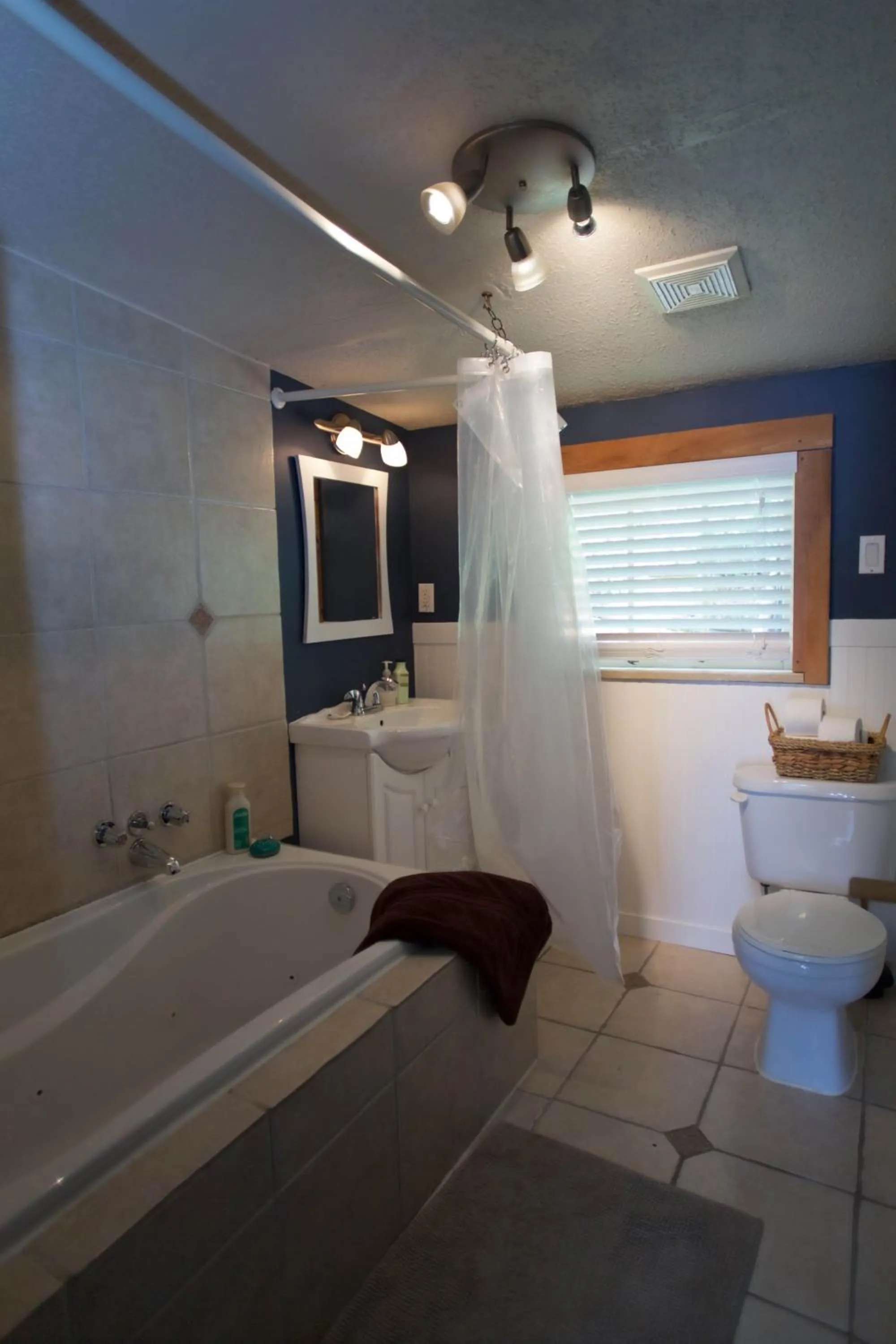 Halfmoon Haven Beach Cottage or Oceanview Suite