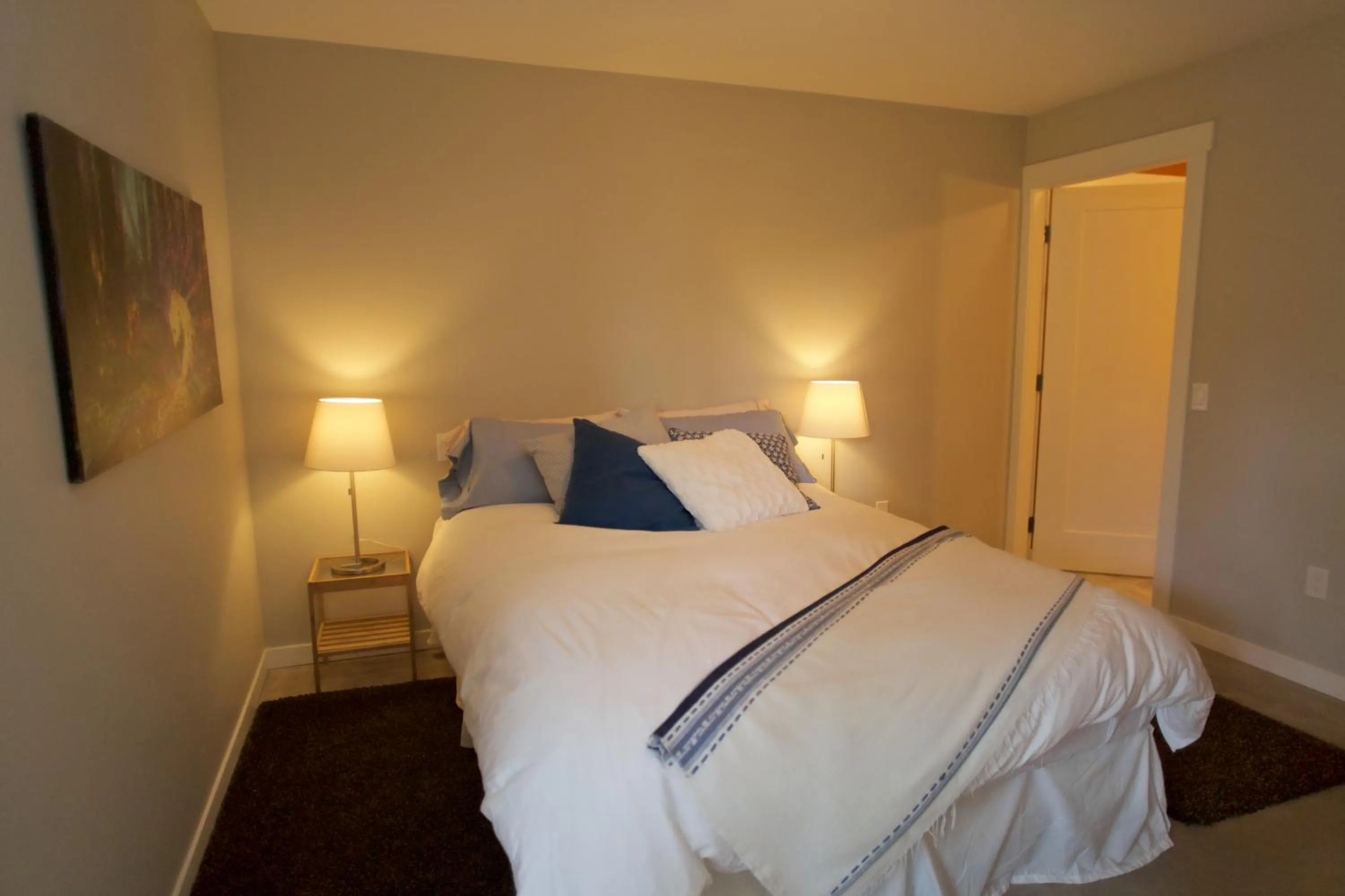 Bed in Halfmoon Haven Beach Cottage or Oceanview Suite