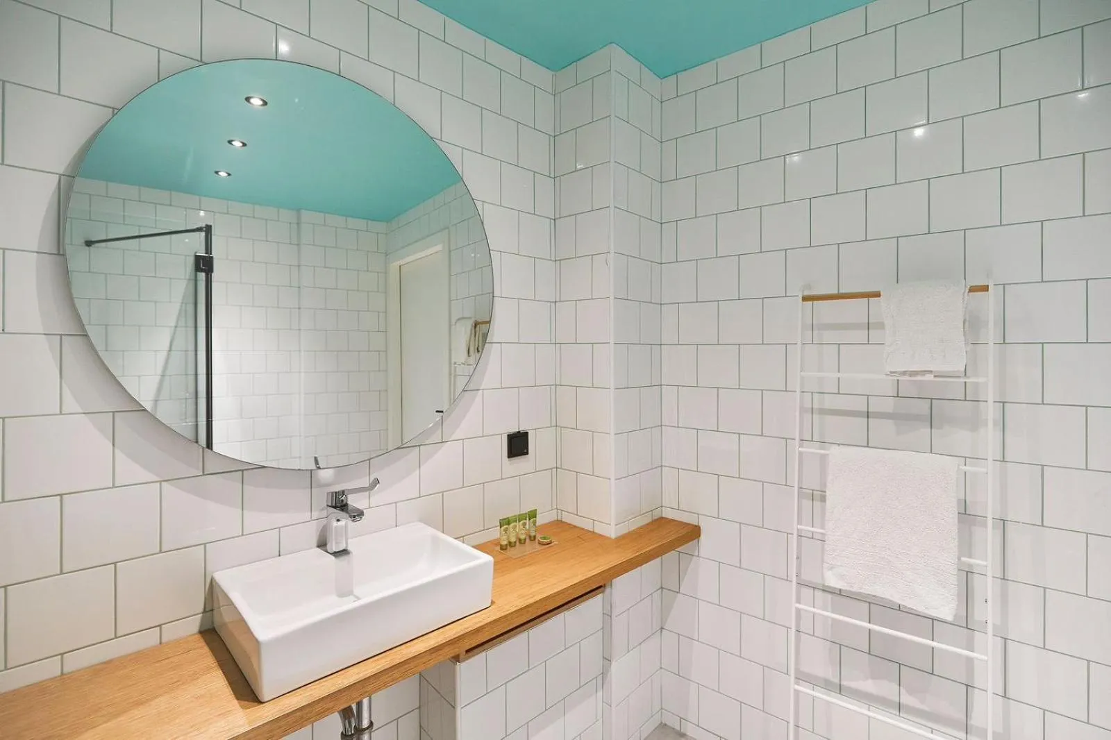 Bathroom in Mosaikon