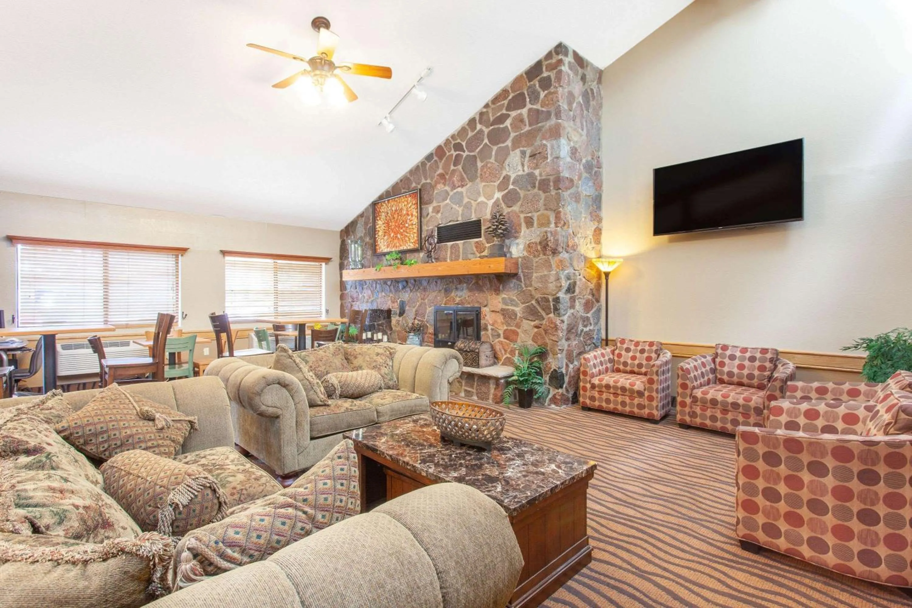 Lobby or reception in AmericInn by Wyndham Ham Lake