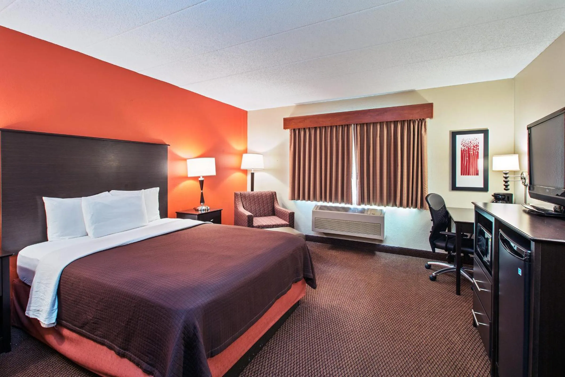 Photo of the whole room, Bed in AmericInn by Wyndham Ham Lake