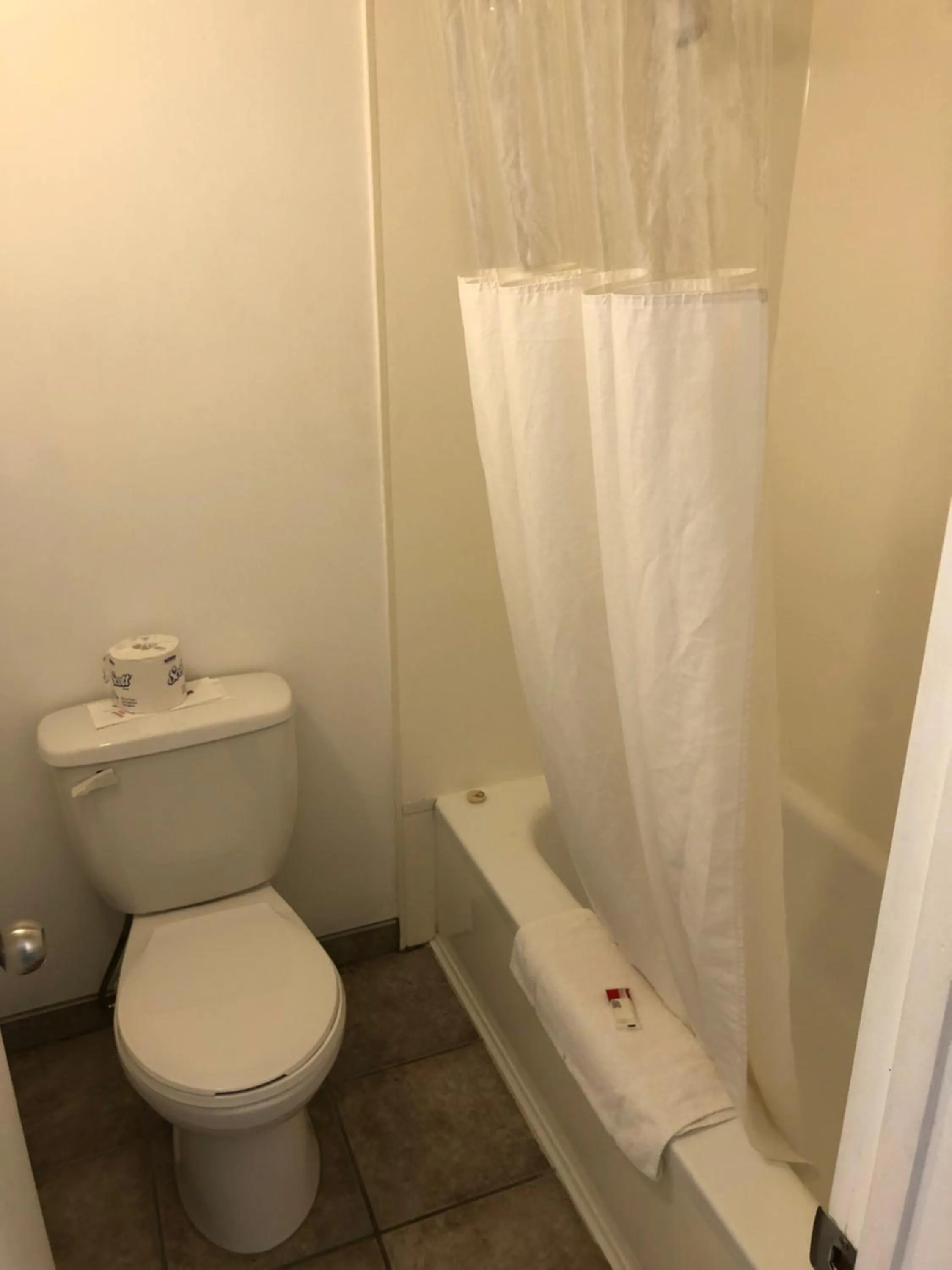 Bathroom in Knights Inn Huntsville