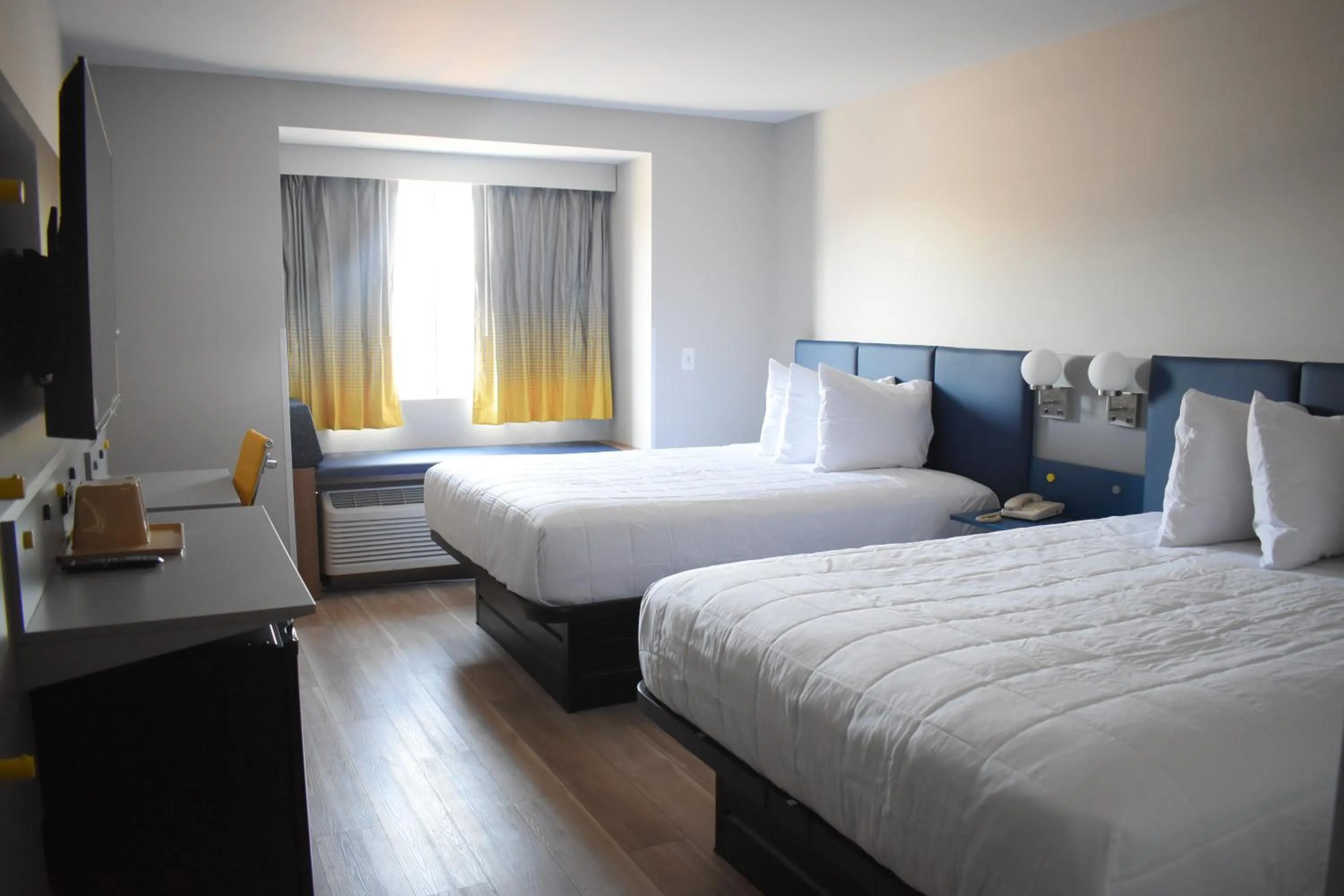 Photo of the whole room, Bed in Microtel Inn & Suites by Wyndham Norcross