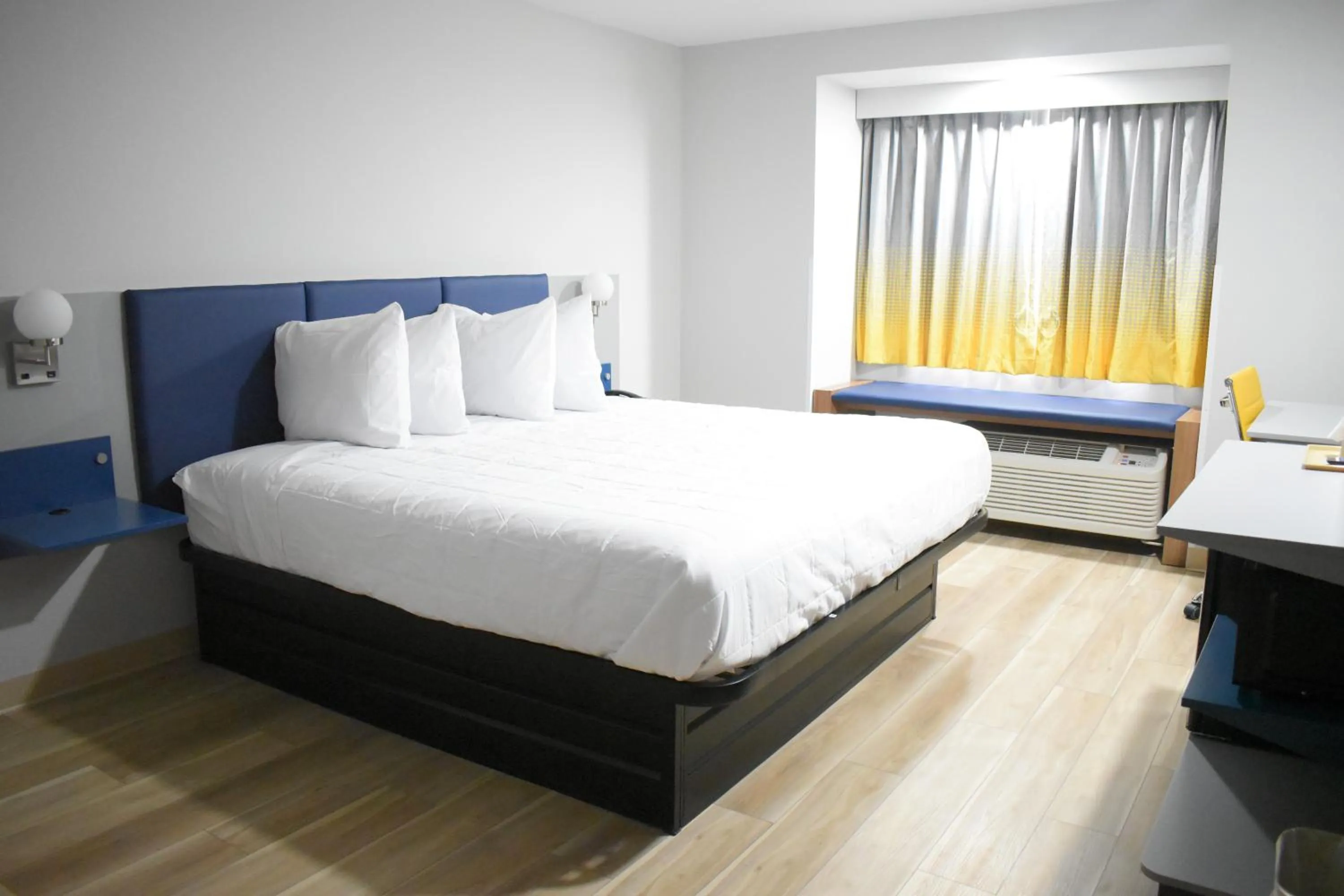 Bedroom, Bed in Microtel Inn & Suites by Wyndham Norcross