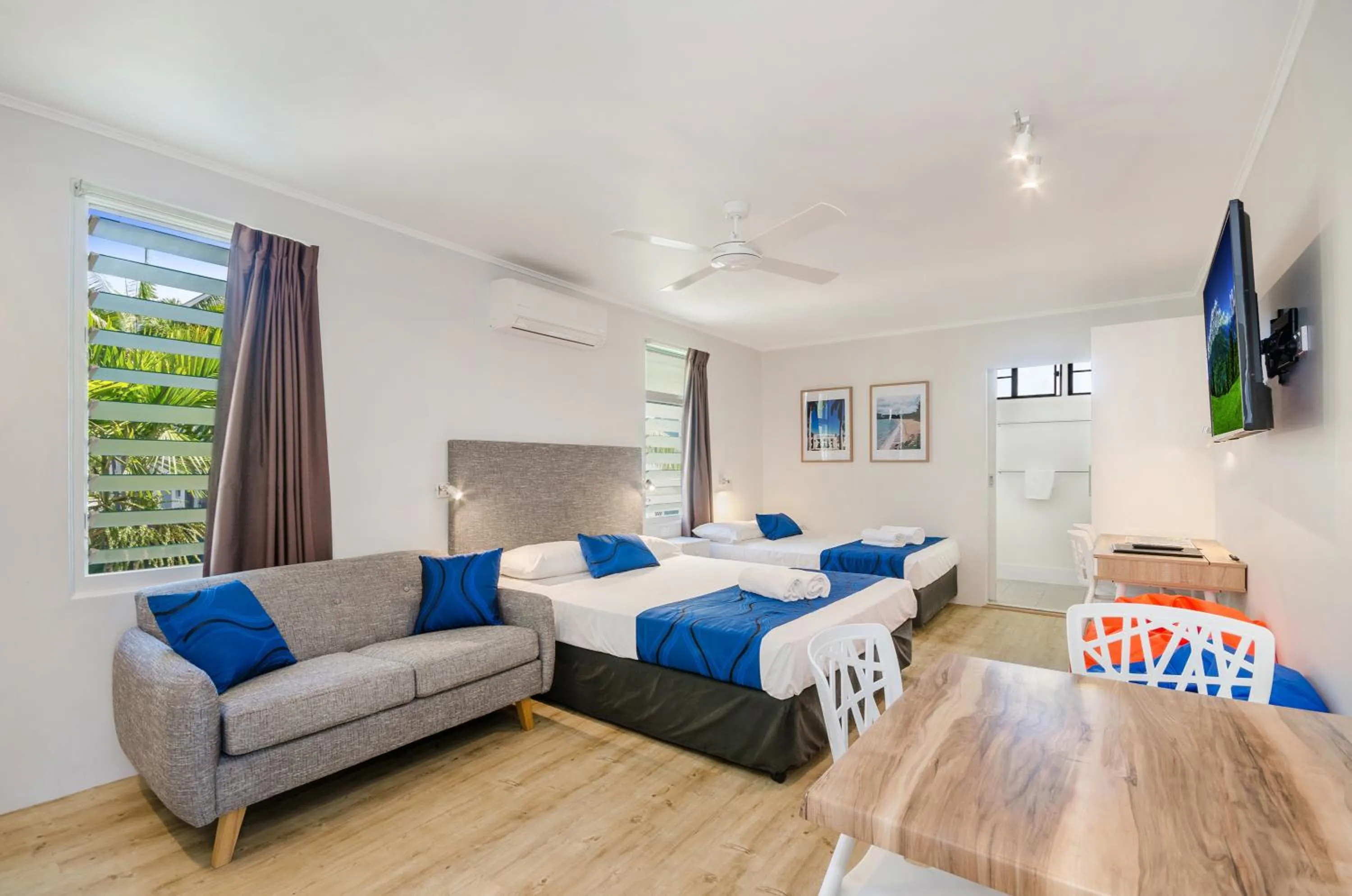 Photo of the whole room in Beach House Motel