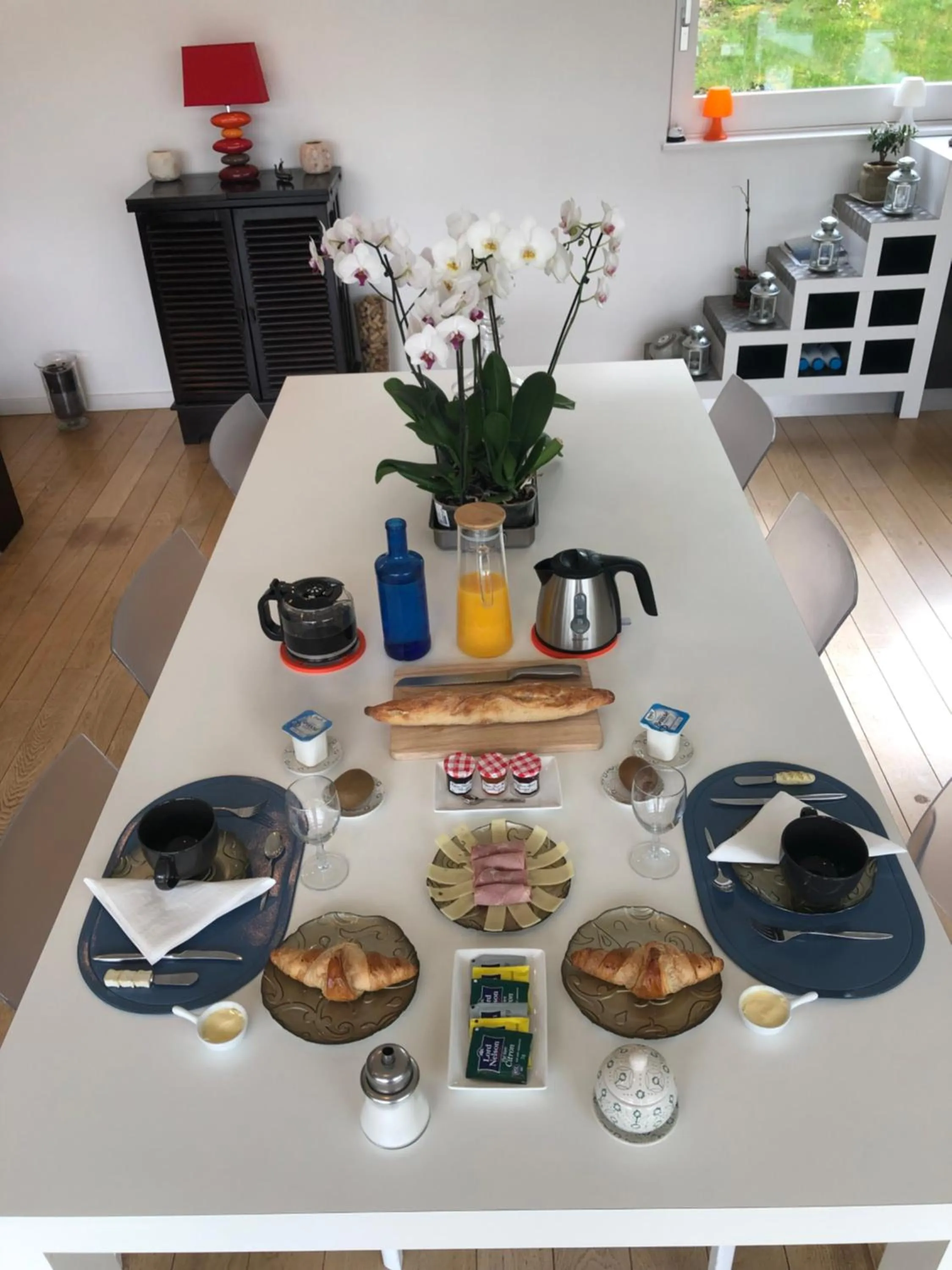 Breakfast in les CRAYS de LÉVIGNY