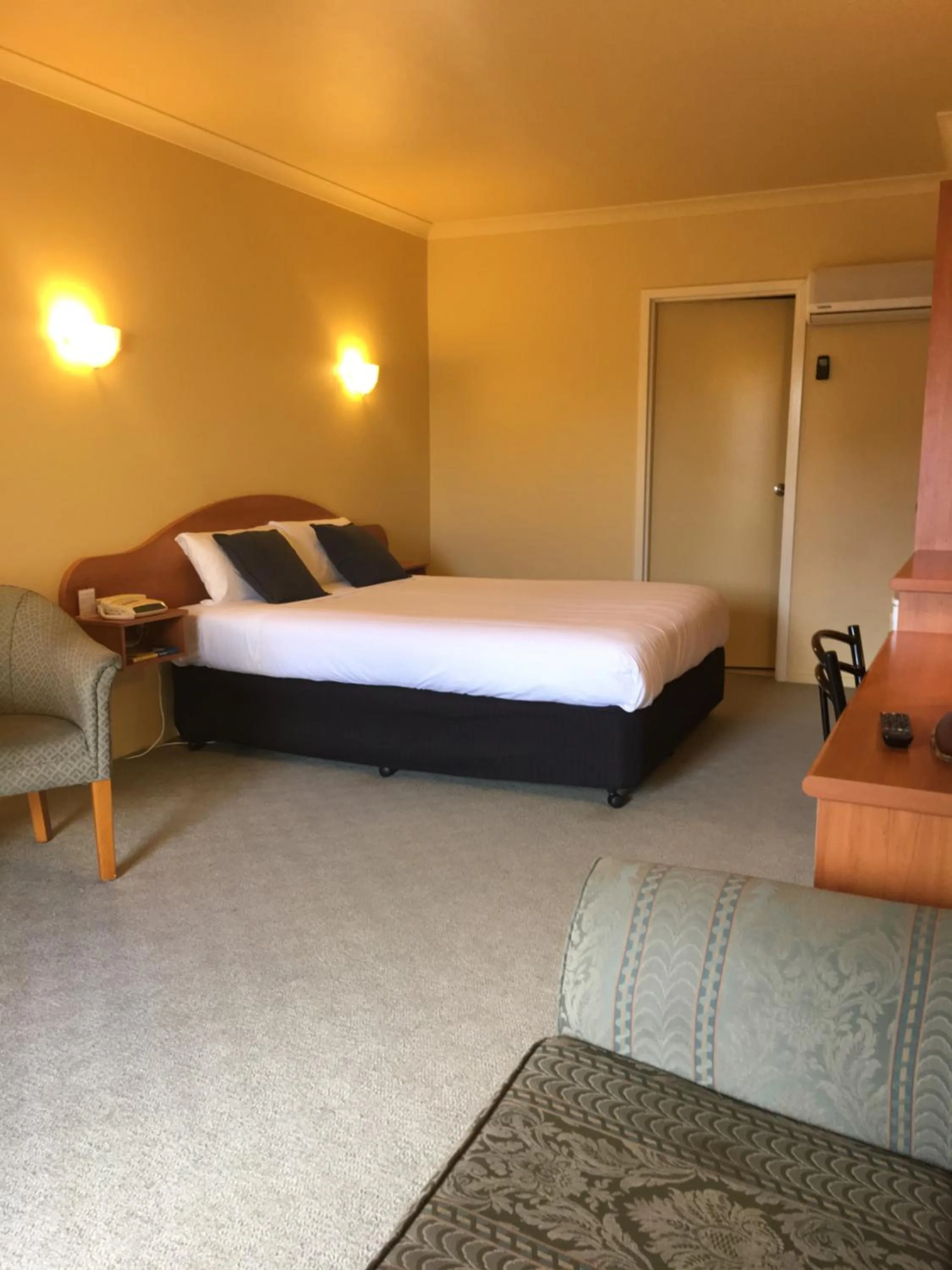 Hopkins House Motel and Apartments