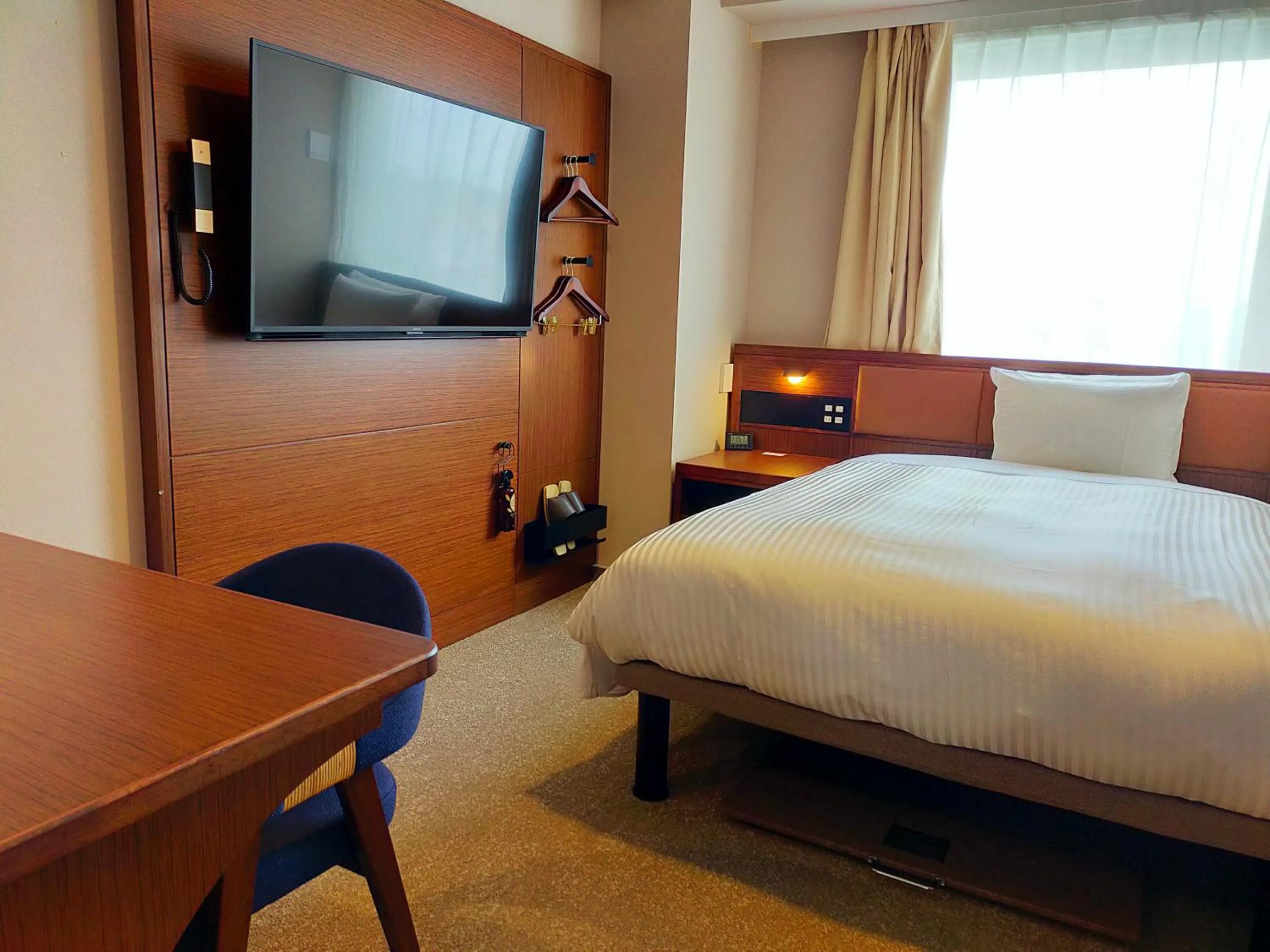 Photo of the whole room, Bed in Hotel Palm Royal Resort Kokusai Street