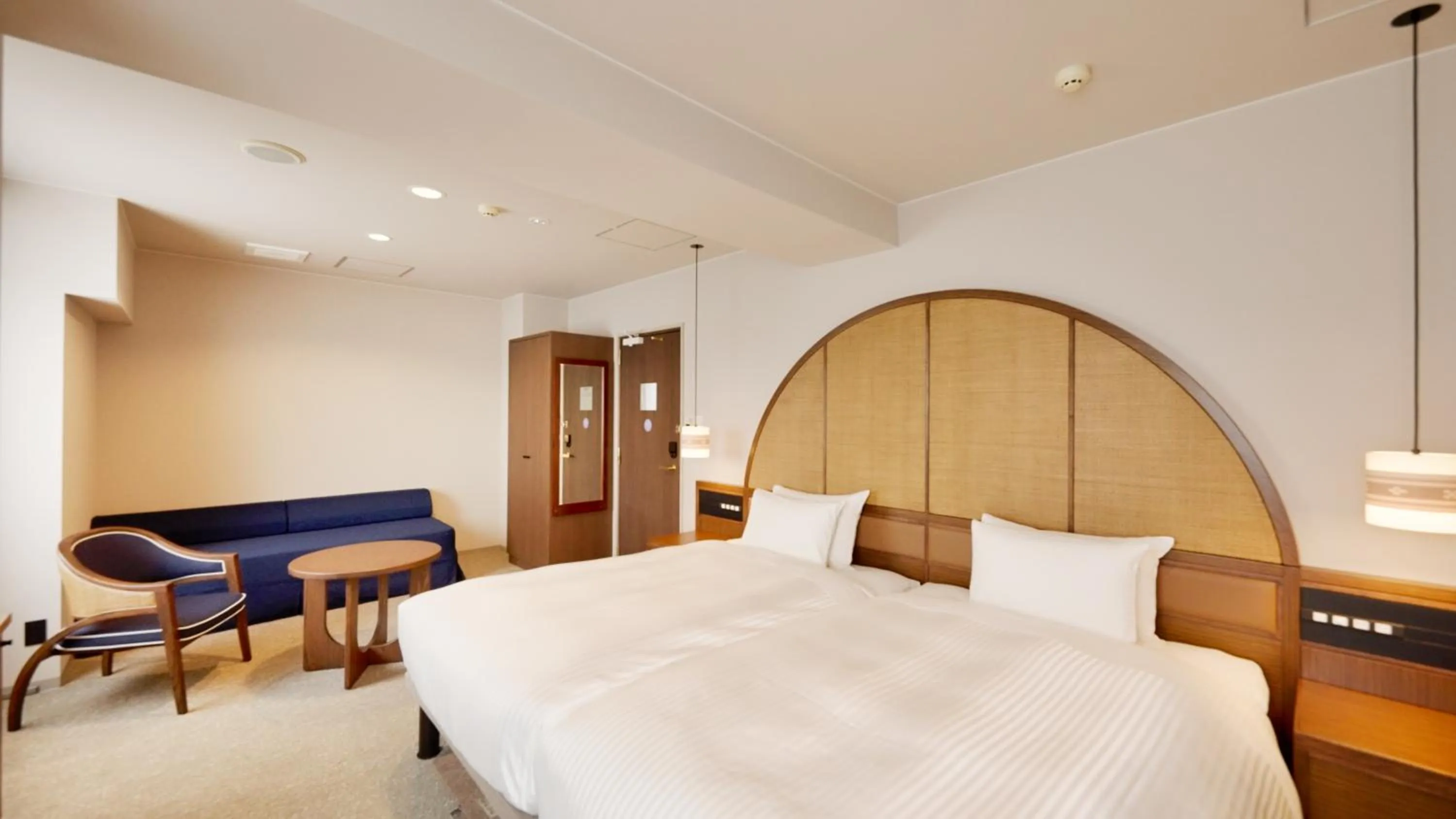 Photo of the whole room, Bed in Hotel Palm Royal Resort Kokusai Street