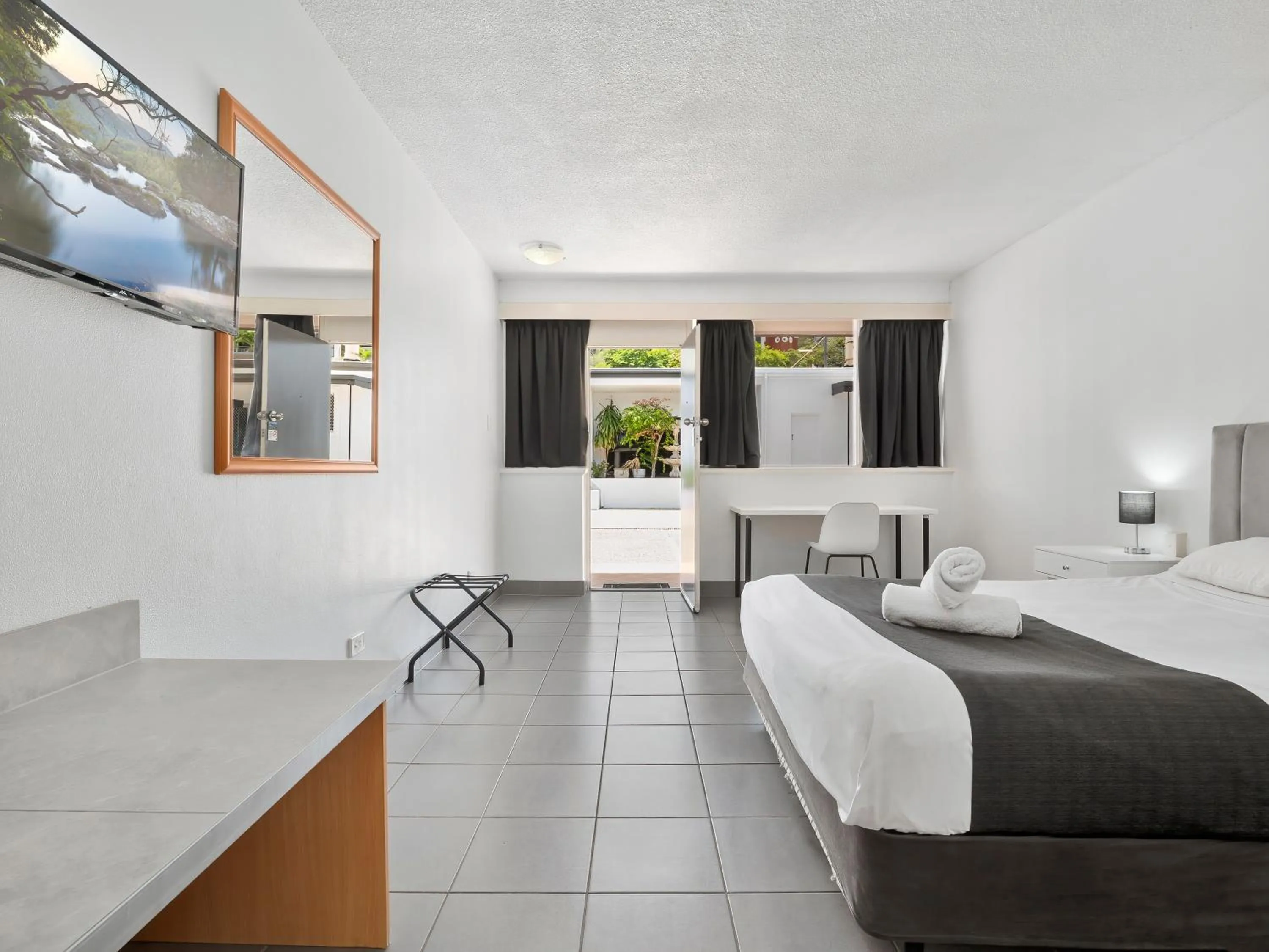 Bedroom, Bed in The Robert Towns