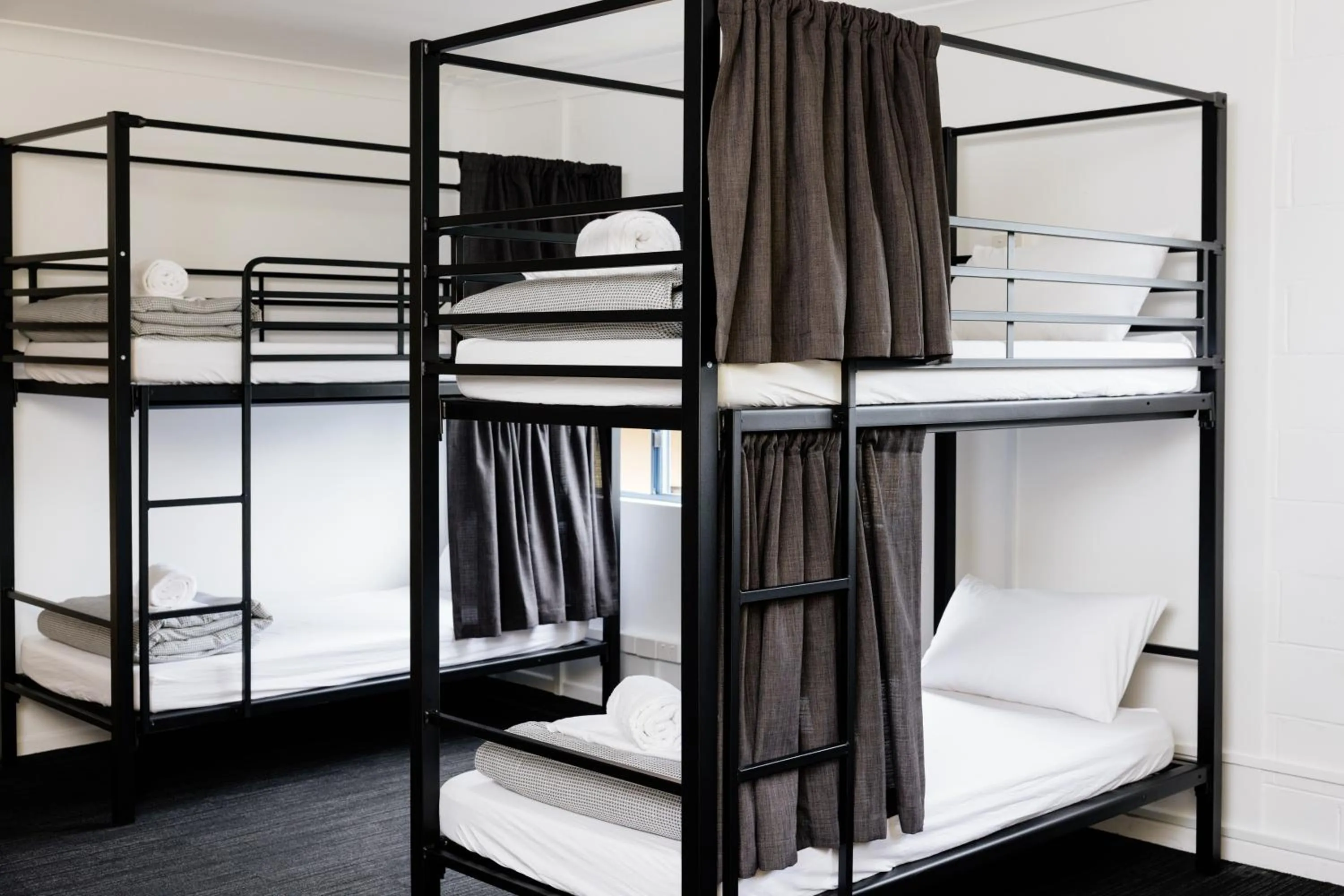 Bedroom, Bed in YHA Byron Bay