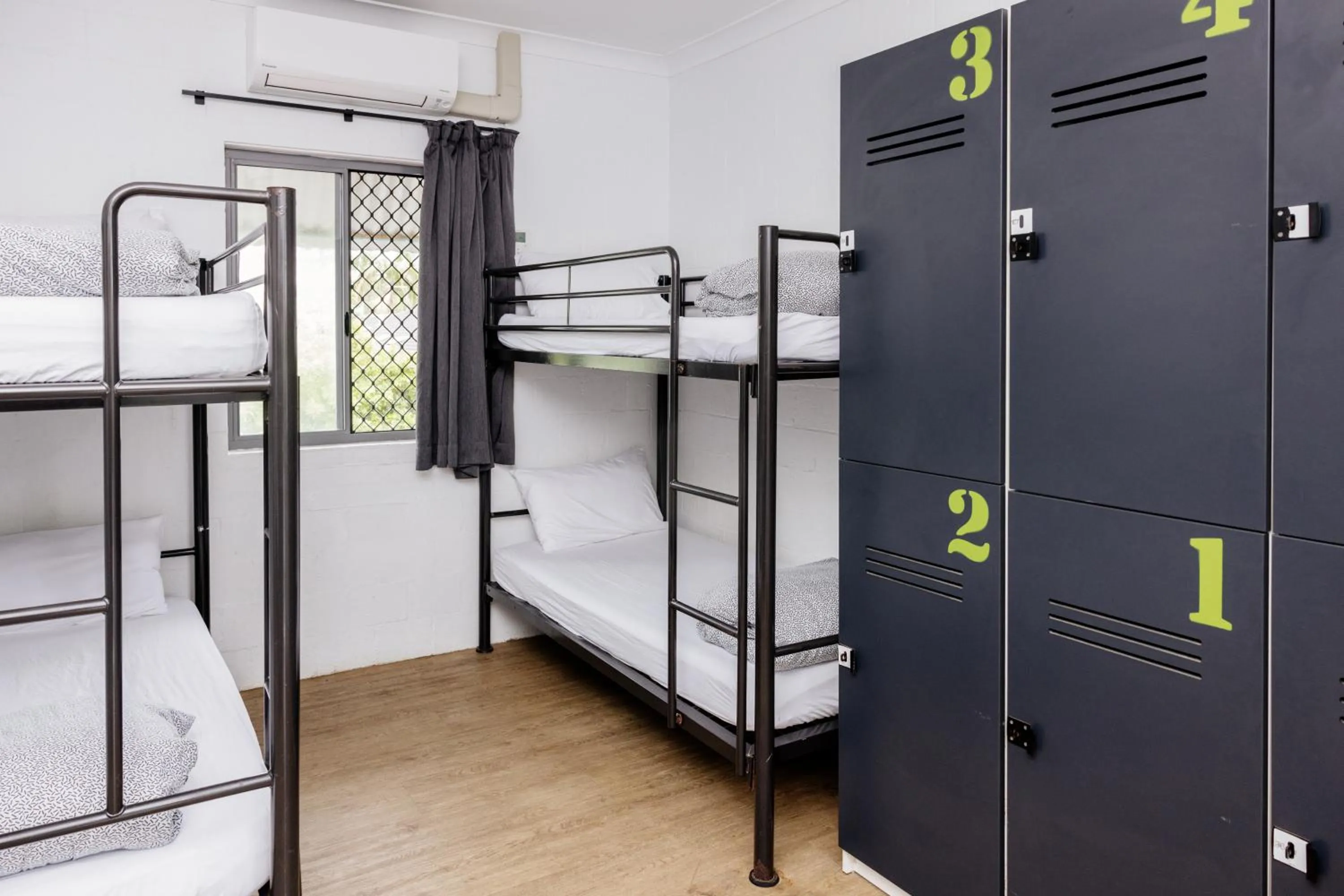 Bedroom, Bed in YHA Byron Bay